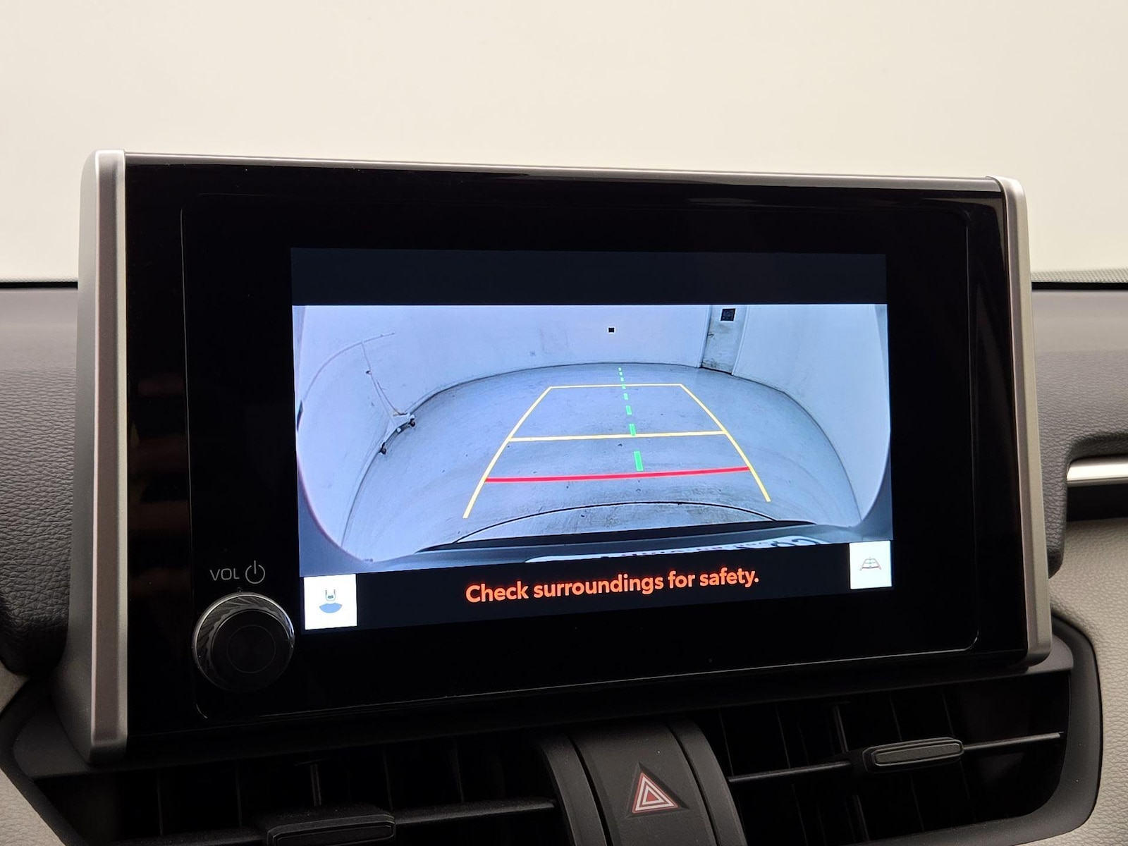 2025 Toyota RAV4 XLE - Photo 15