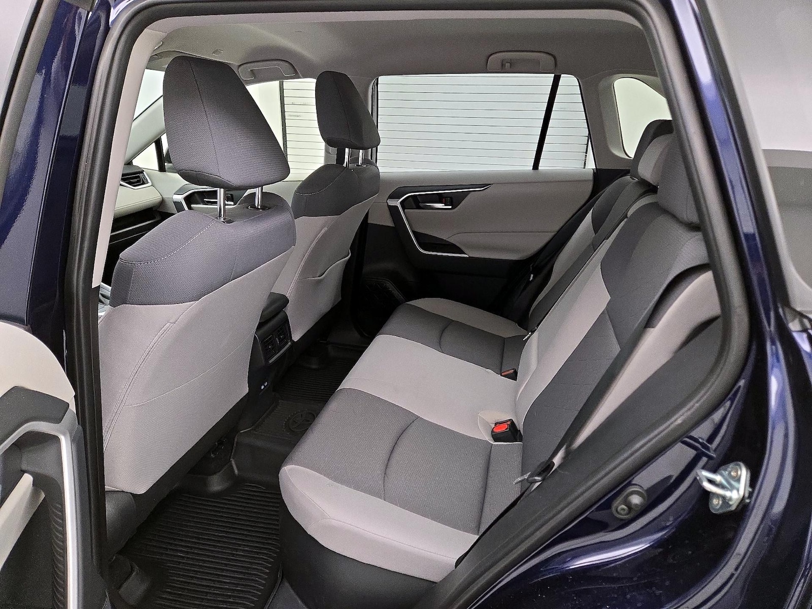 2025 Toyota RAV4 XLE - Photo 20