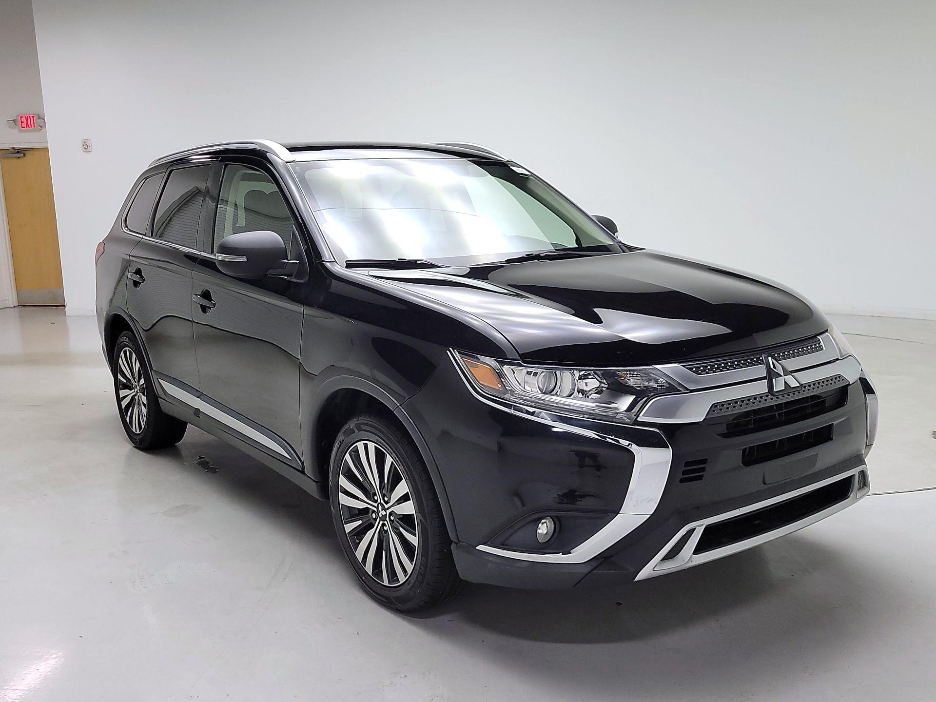 Thumbnail: 2019 Mitsubishi Outlander - 1