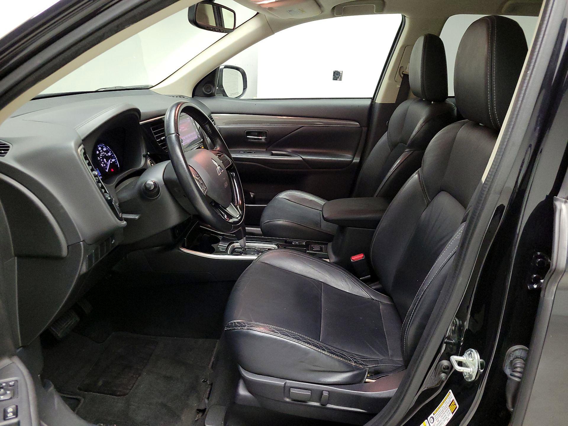 Thumbnail: 2019 Mitsubishi Outlander - 9