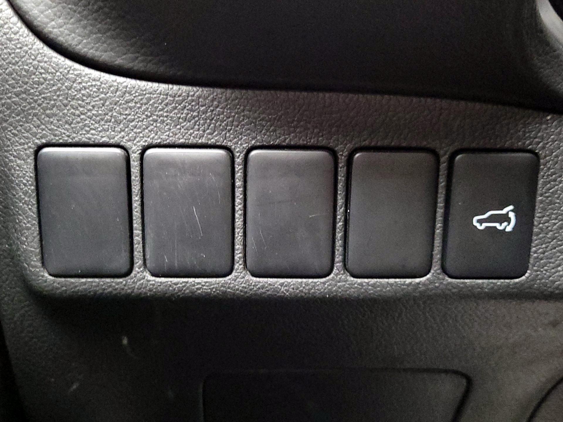 Thumbnail: 2019 Mitsubishi Outlander - 11