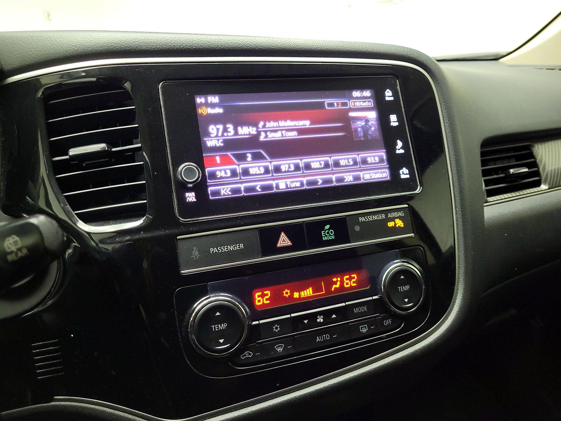 Thumbnail: 2019 Mitsubishi Outlander - 13