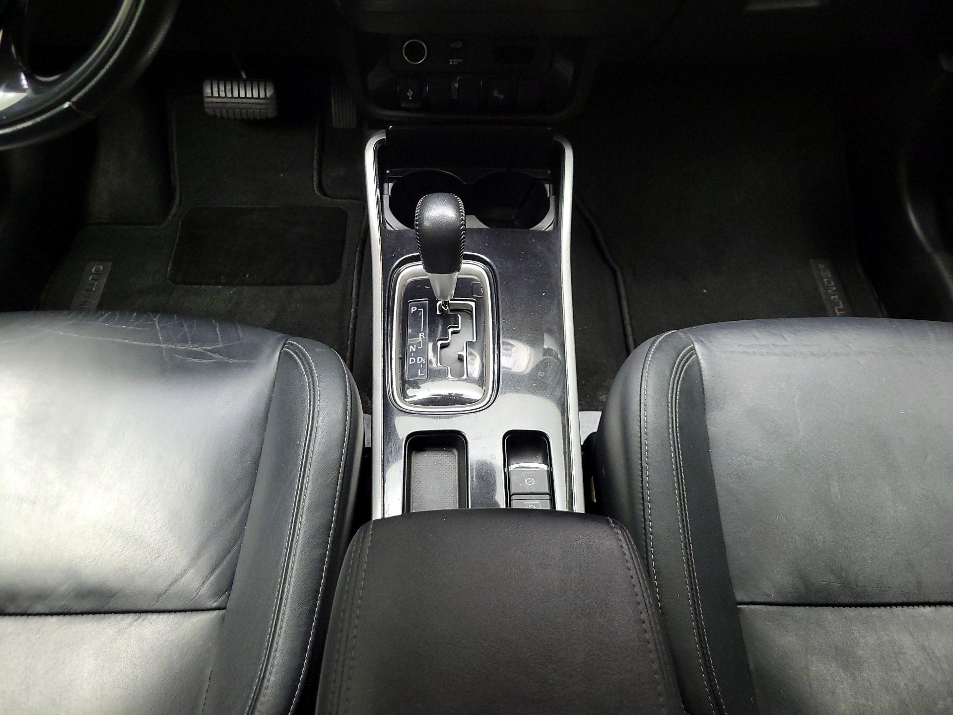 Thumbnail: 2019 Mitsubishi Outlander - 15