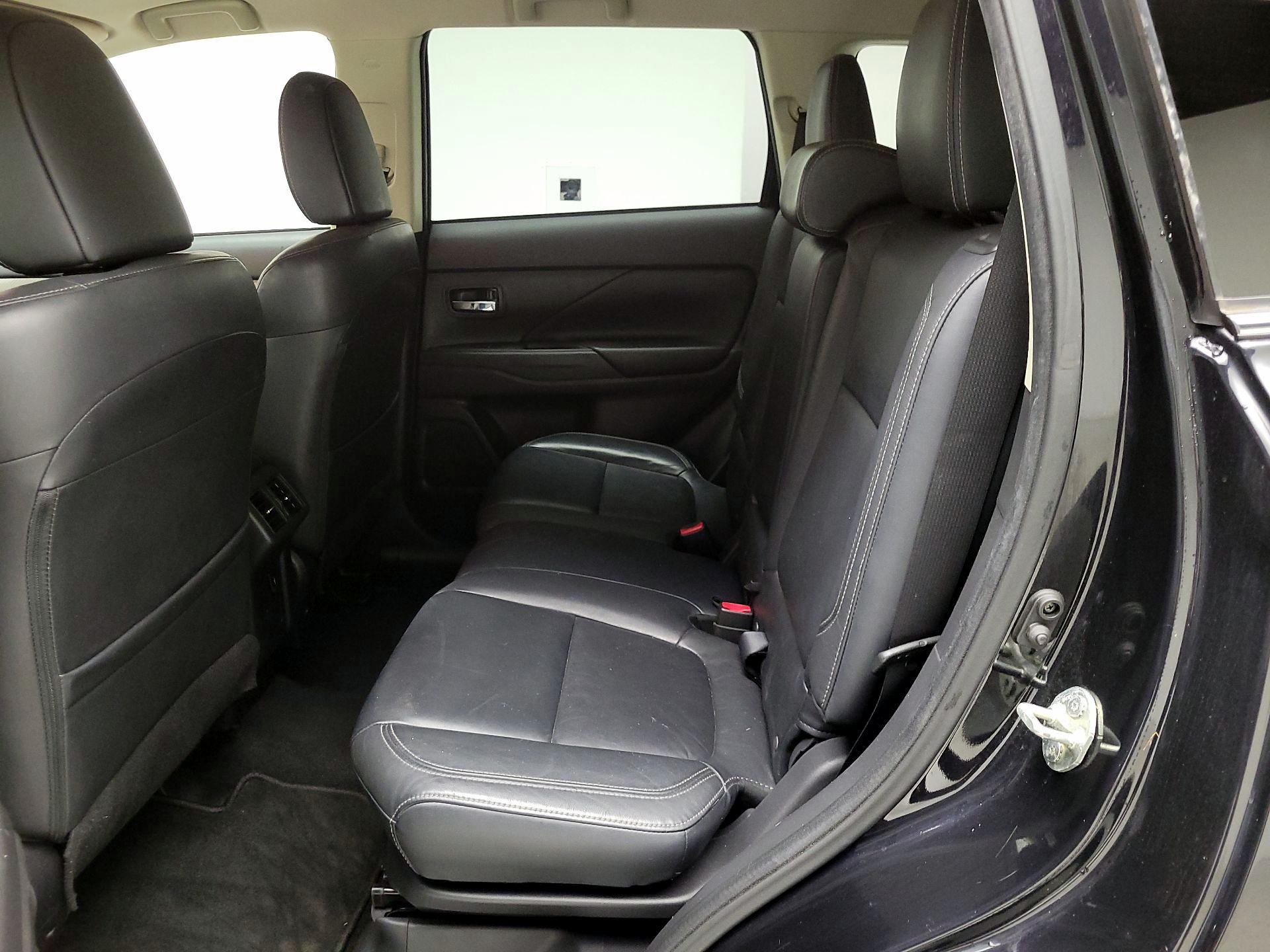 Thumbnail: 2019 Mitsubishi Outlander - 17