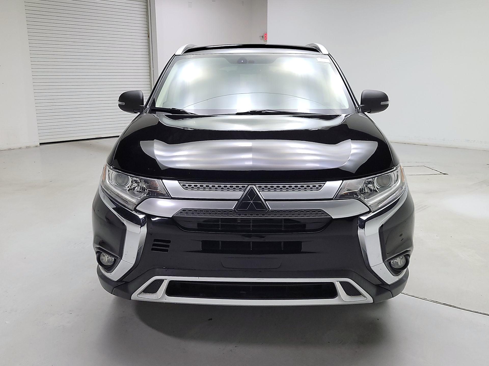 Thumbnail: 2019 Mitsubishi Outlander - 2