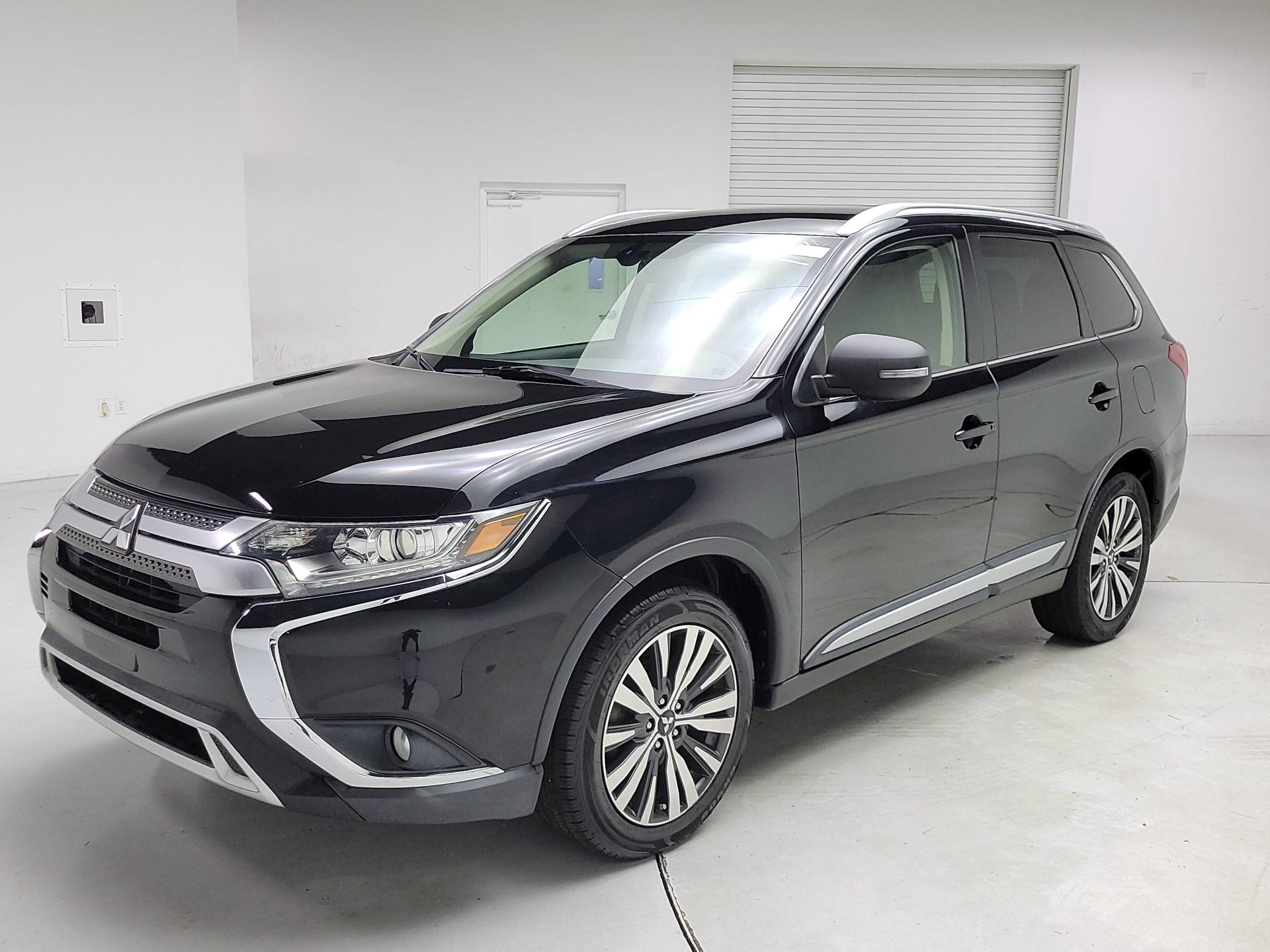 Thumbnail: 2019 Mitsubishi Outlander - 3
