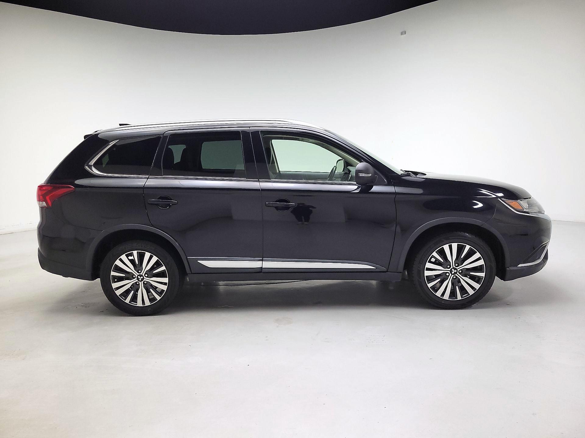Thumbnail: 2019 Mitsubishi Outlander - 4