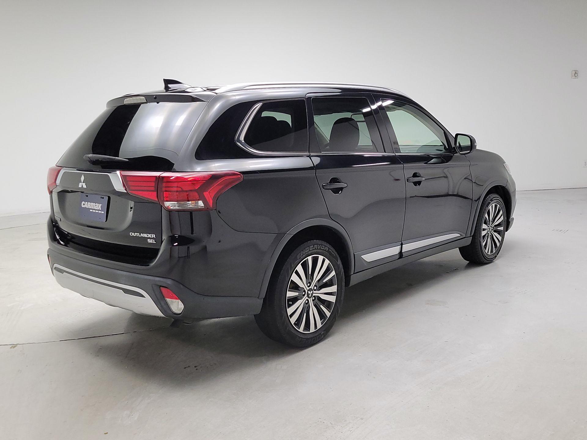 Thumbnail: 2019 Mitsubishi Outlander - 5