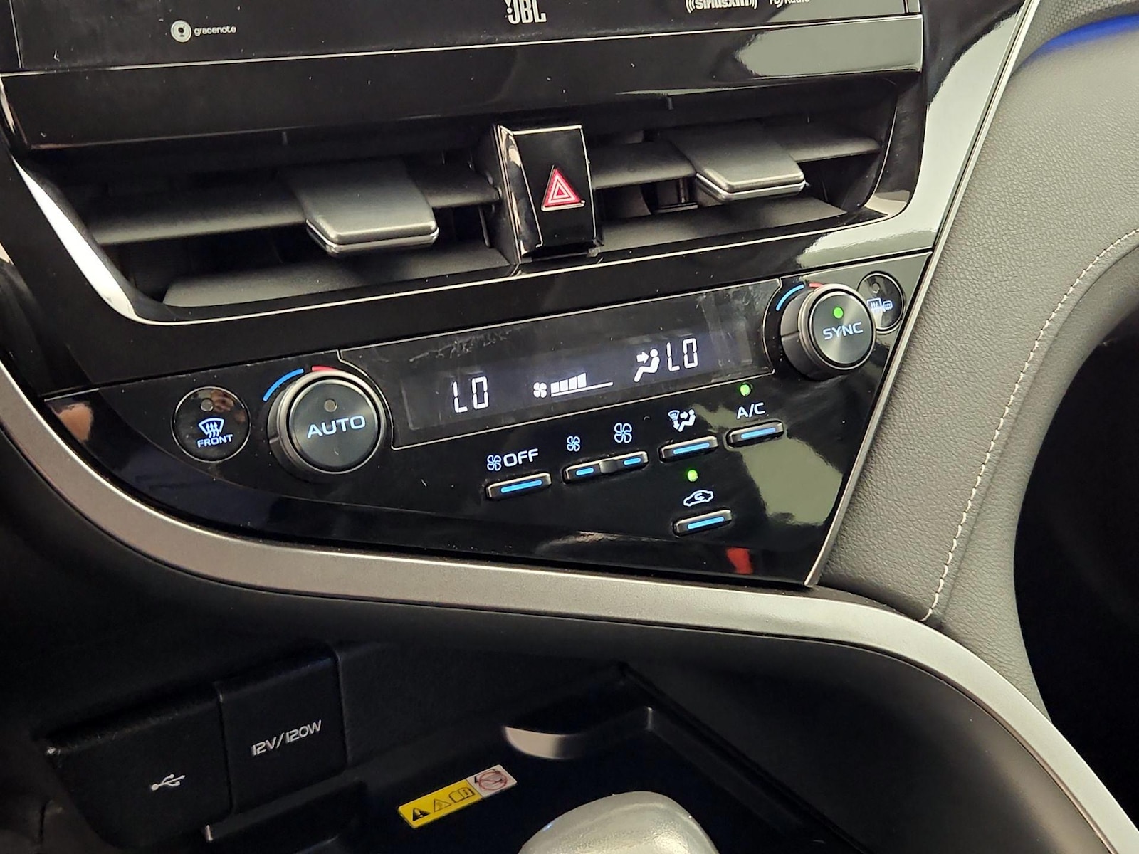 2024 Toyota Camry XSE - Photo 18