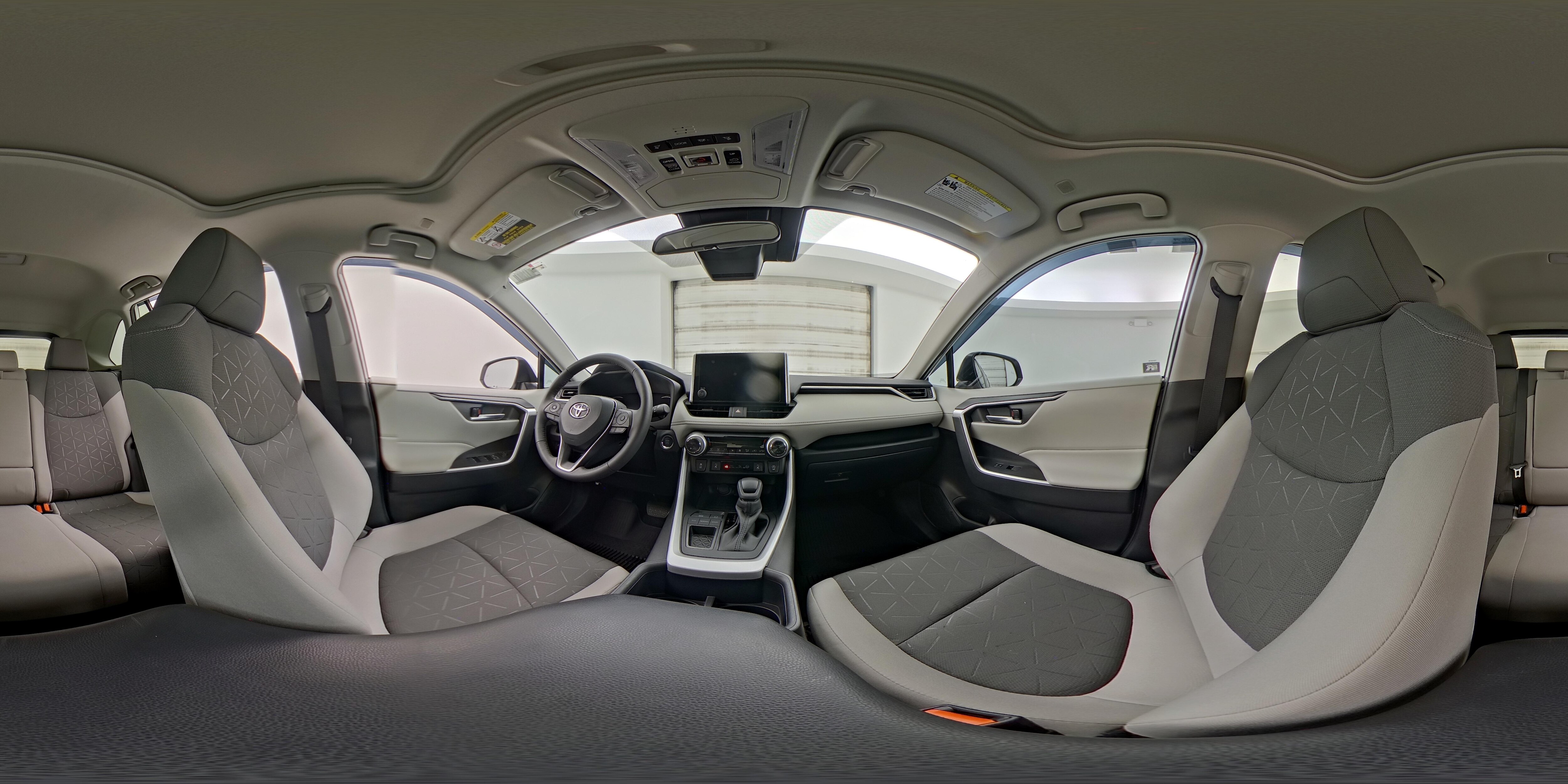 2025 Toyota RAV4 XLE - Photo 25