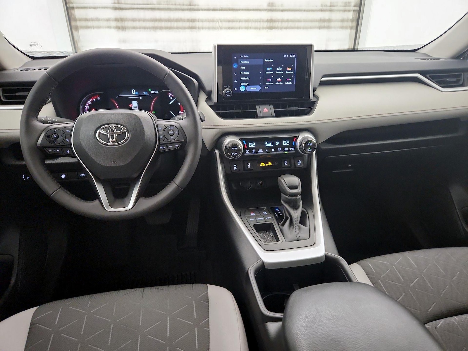 2025 Toyota RAV4 XLE - Photo 10