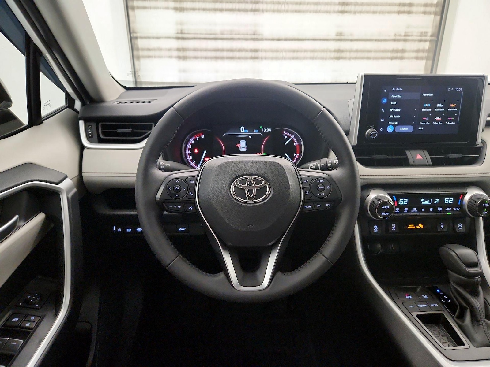 2025 Toyota RAV4 XLE - Photo 11