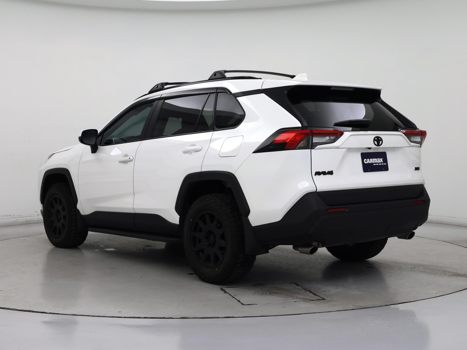 2025 Toyota RAV4 XLE - Photo 3