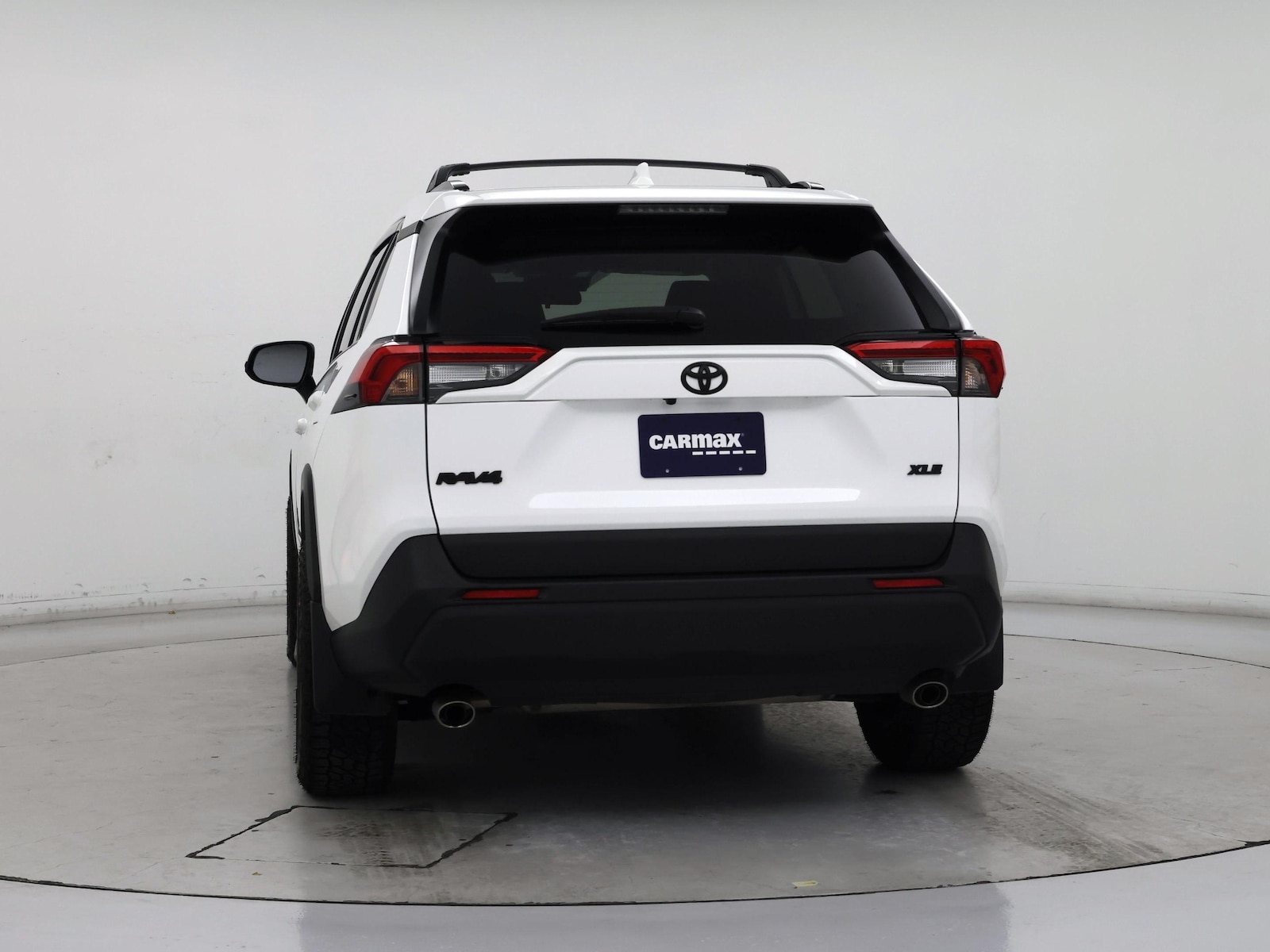 2025 Toyota RAV4 XLE - Photo 7