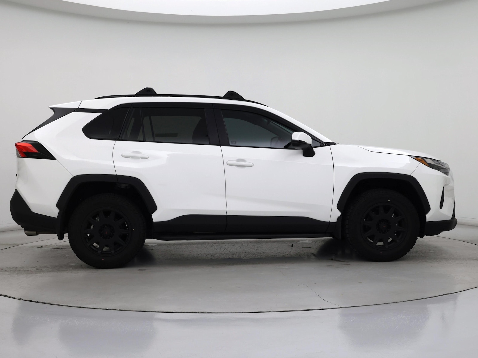 2025 Toyota RAV4 XLE - Photo 8