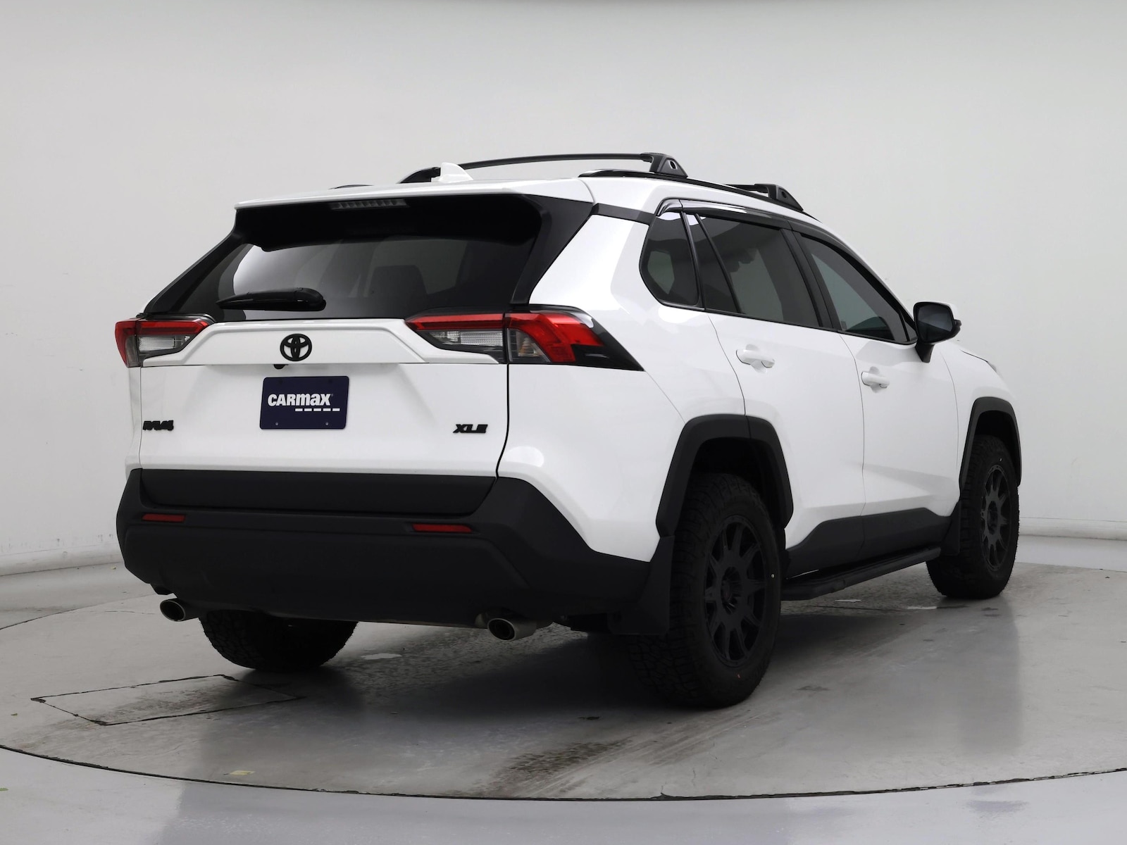 2025 Toyota RAV4 XLE - Photo 9