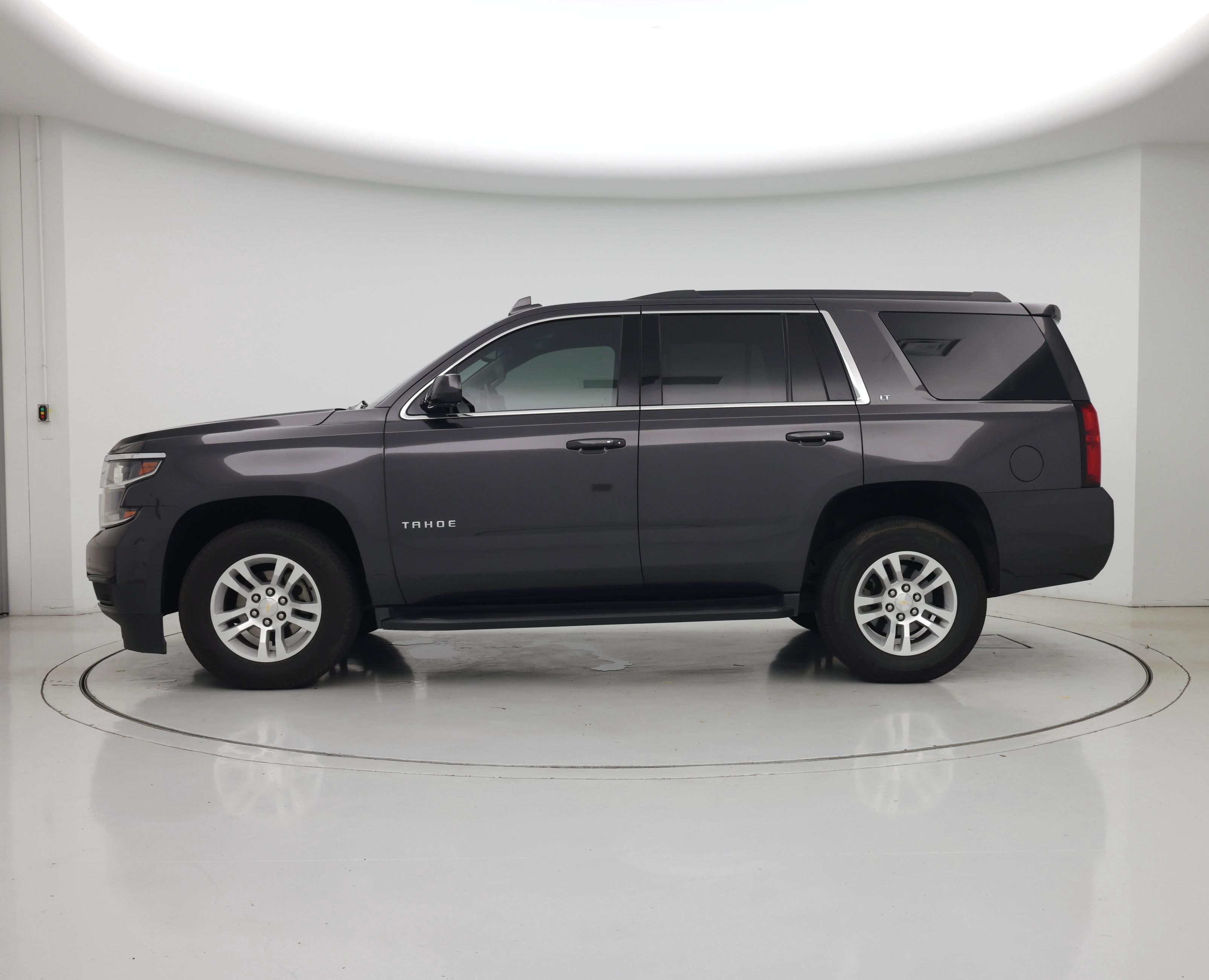 Thumbnail: 2018 Chevrolet Tahoe - 3