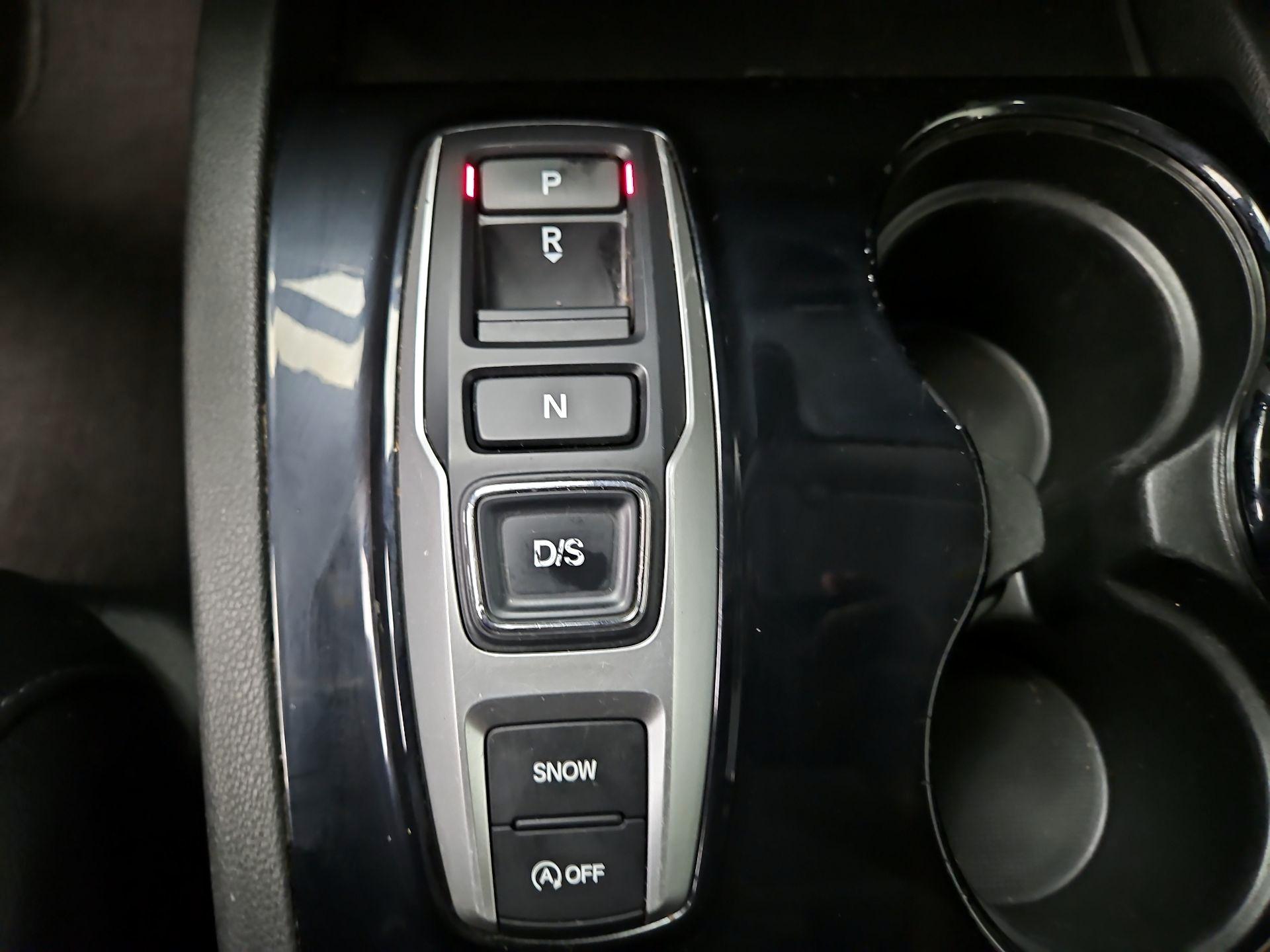 Thumbnail: 2018 Honda Pilot - 17