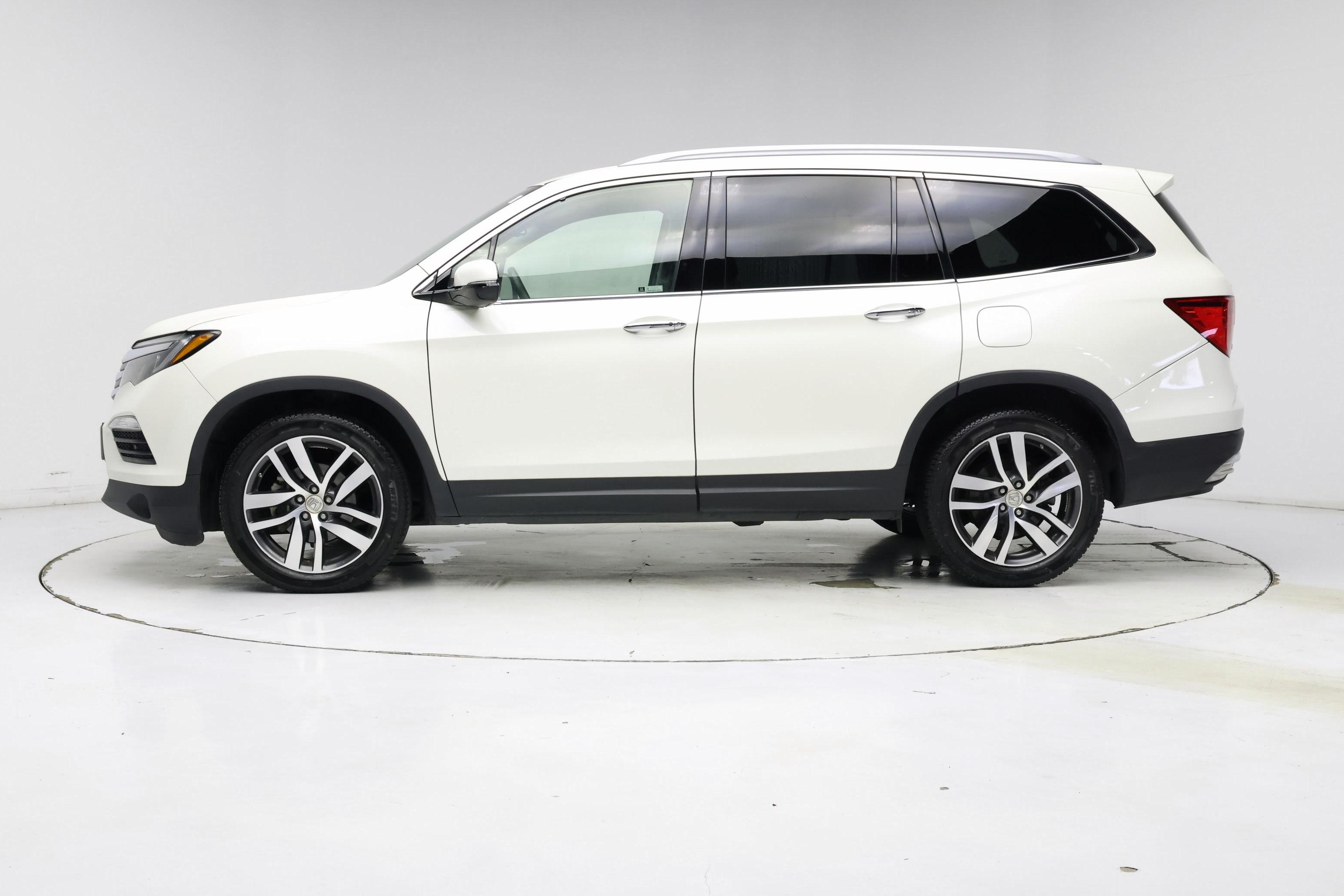 Thumbnail: 2018 Honda Pilot - 3