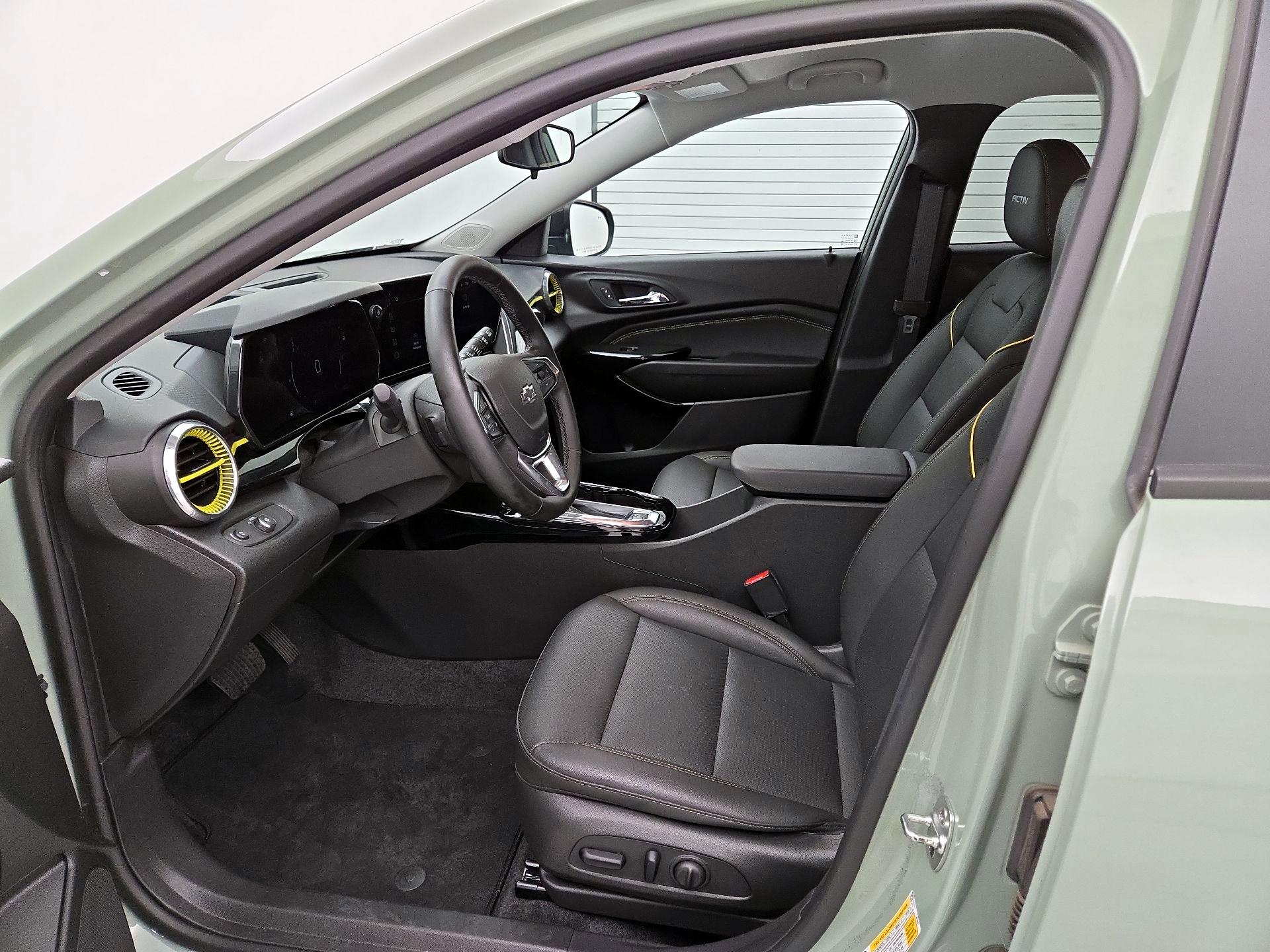Thumbnail: 2024 Chevrolet Trax - 11