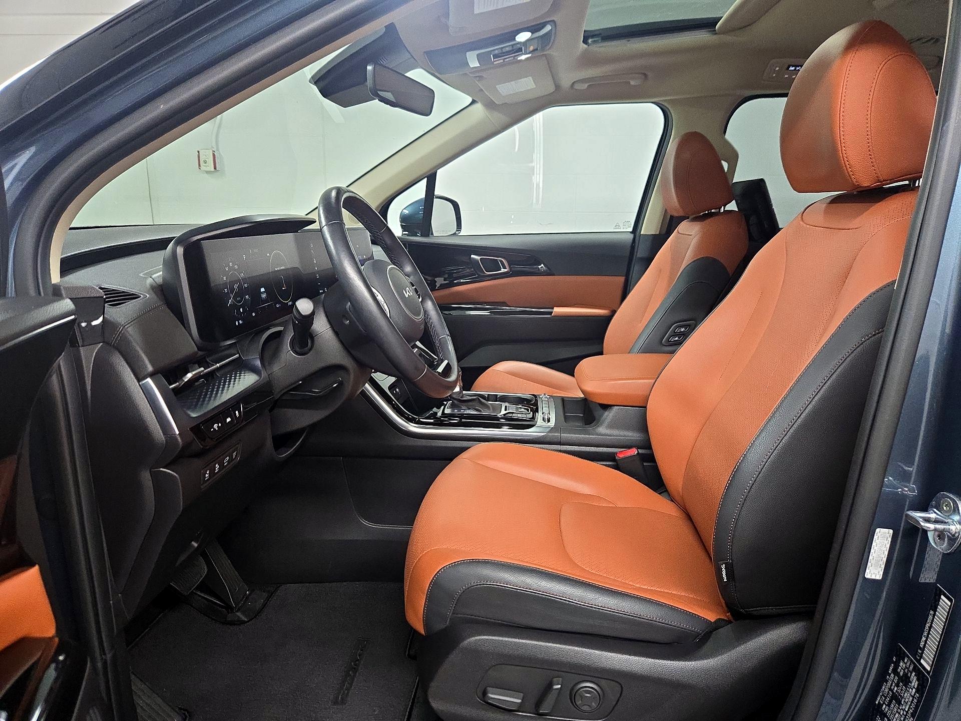 Thumbnail: 2023 Kia Carnival - 11