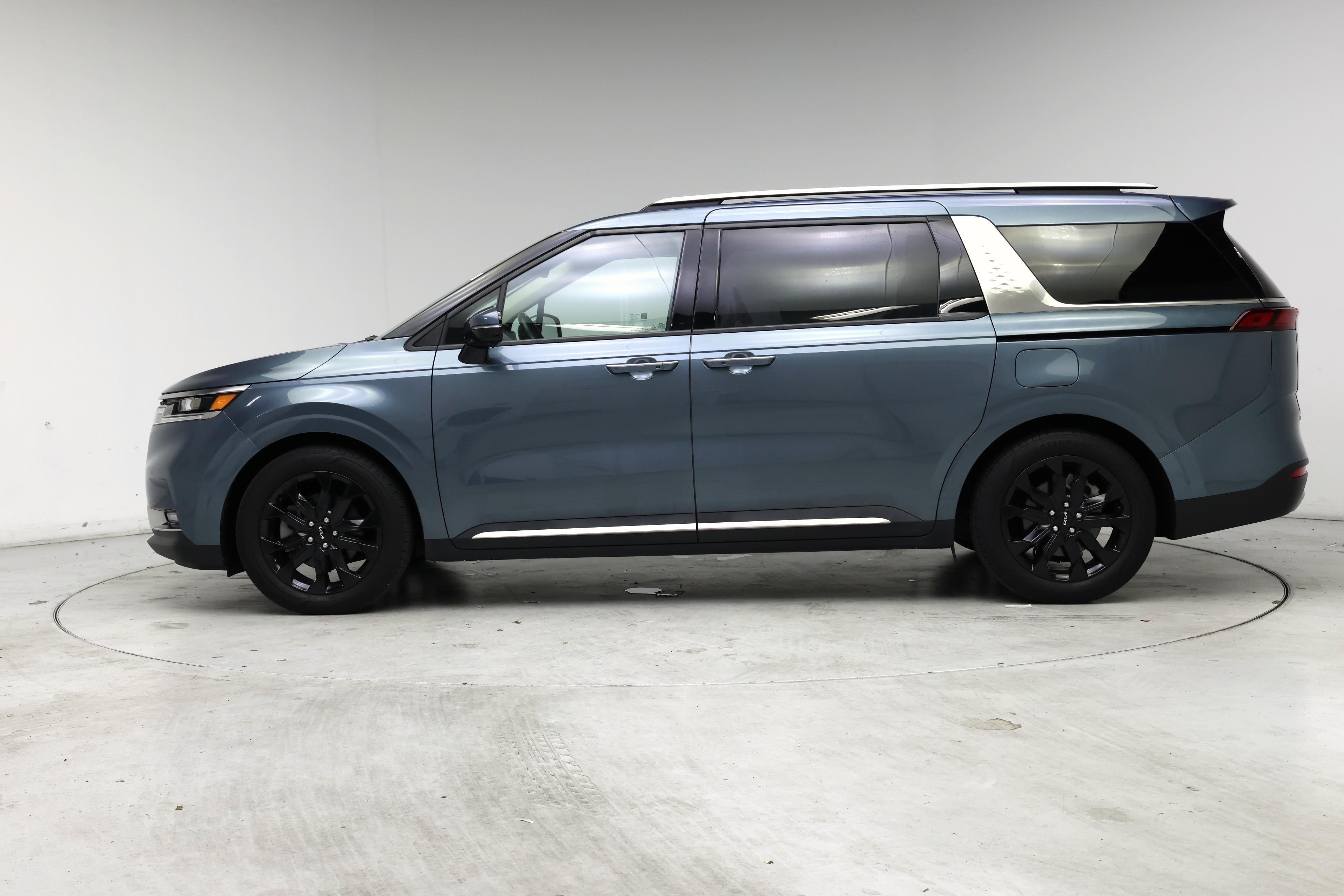 Thumbnail: 2023 Kia Carnival - 3