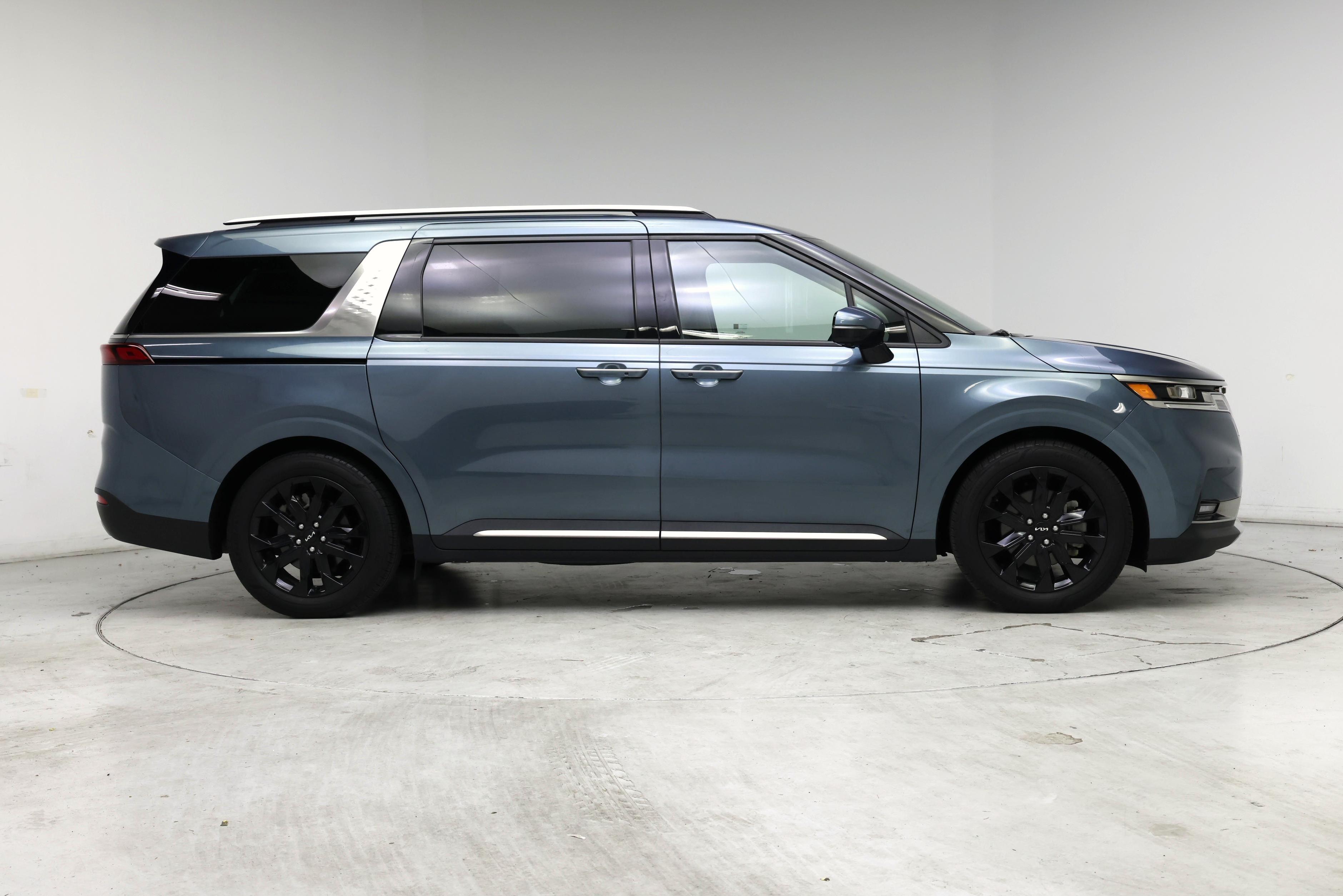 Thumbnail: 2023 Kia Carnival - 7
