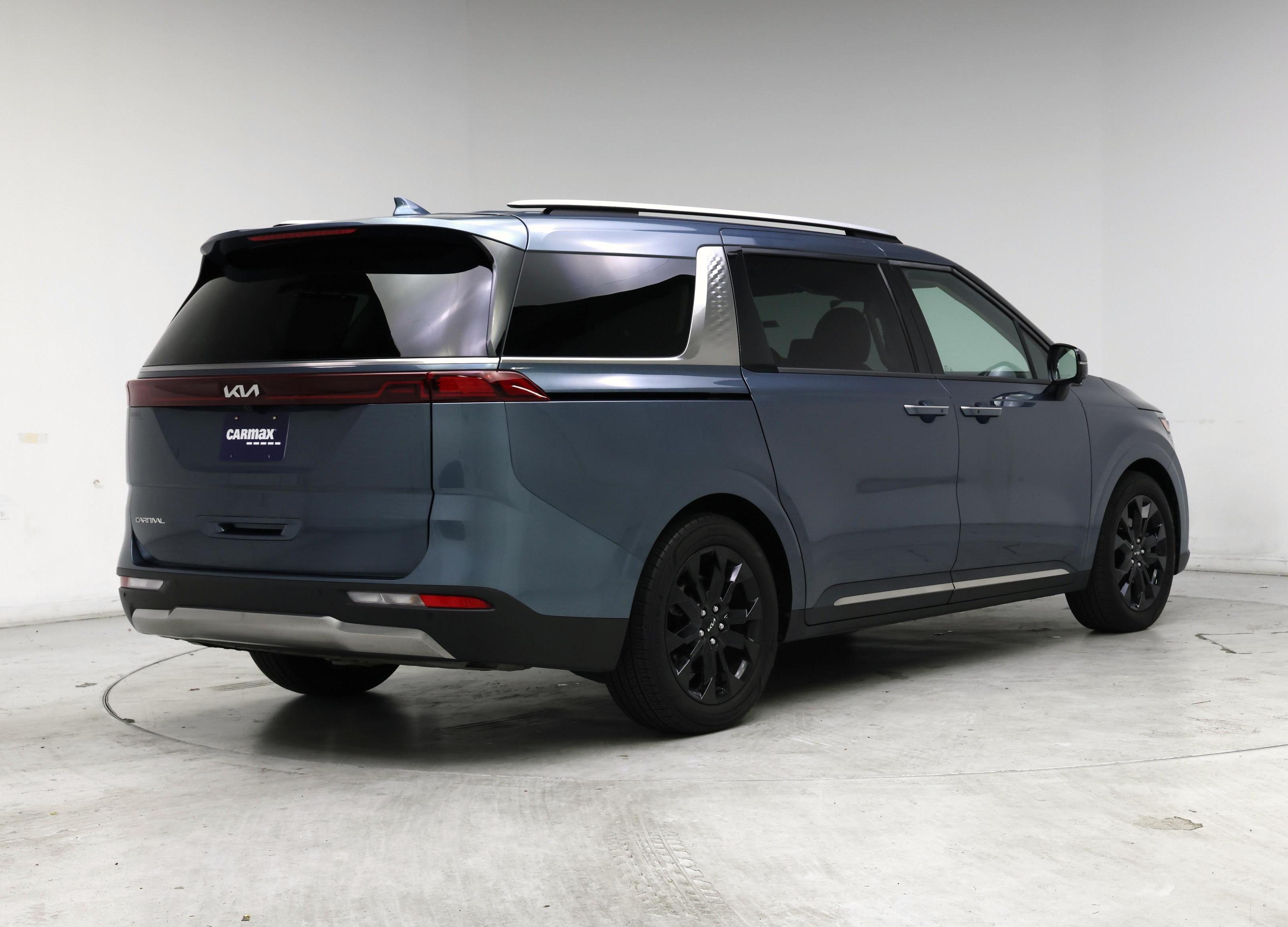 Thumbnail: 2023 Kia Carnival - 8
