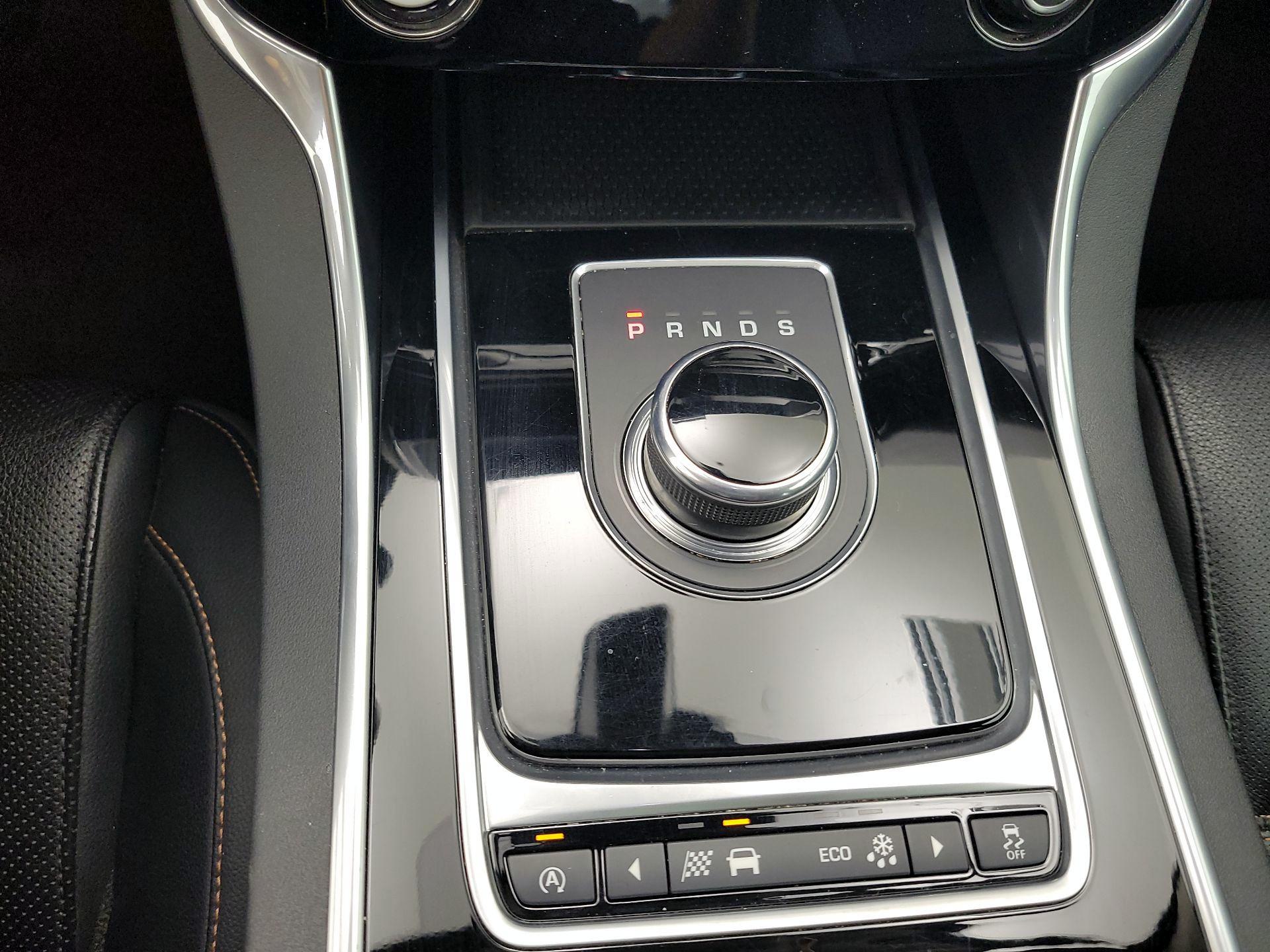 Thumbnail: 2017 Jaguar XE - 17