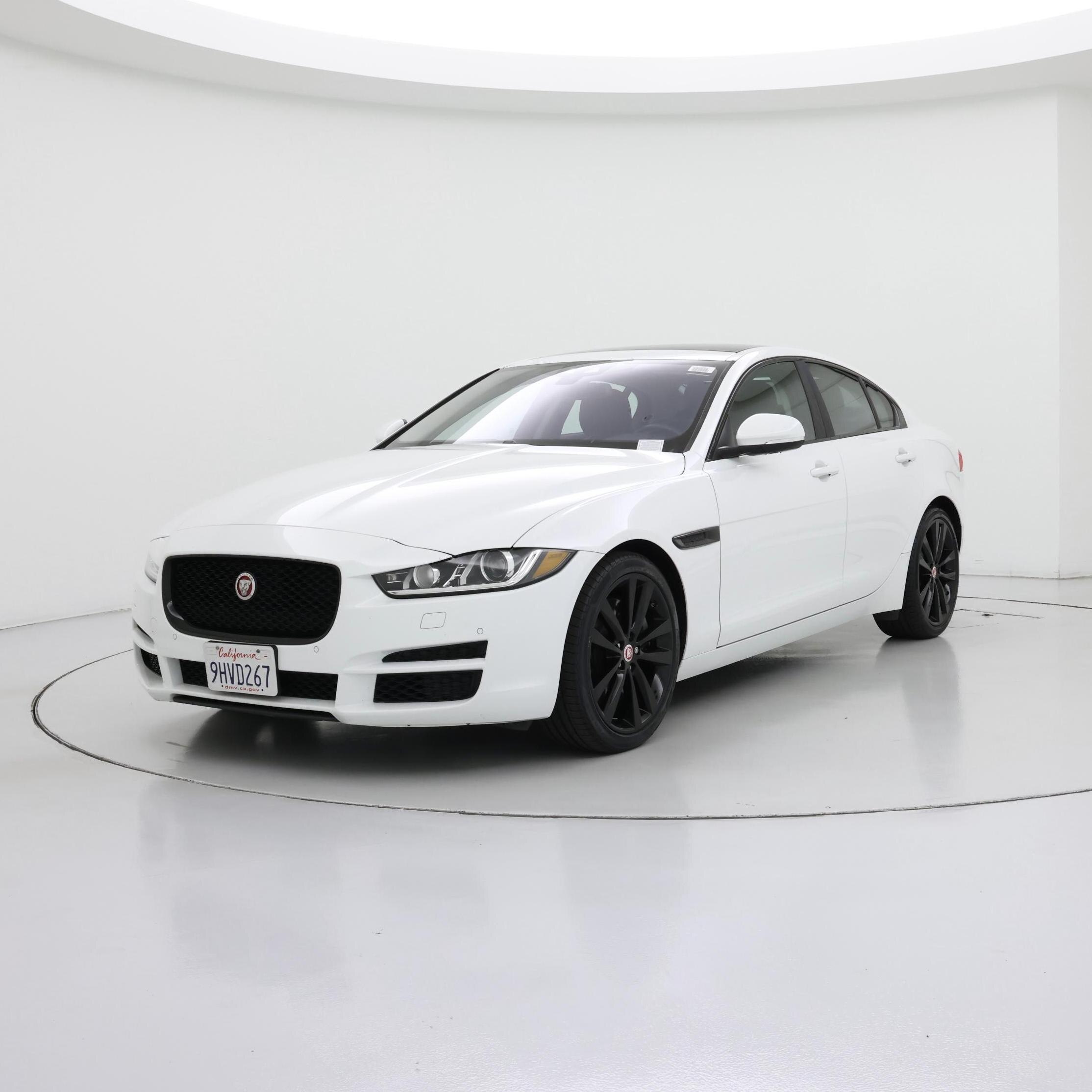 Thumbnail: 2017 Jaguar XE - 4