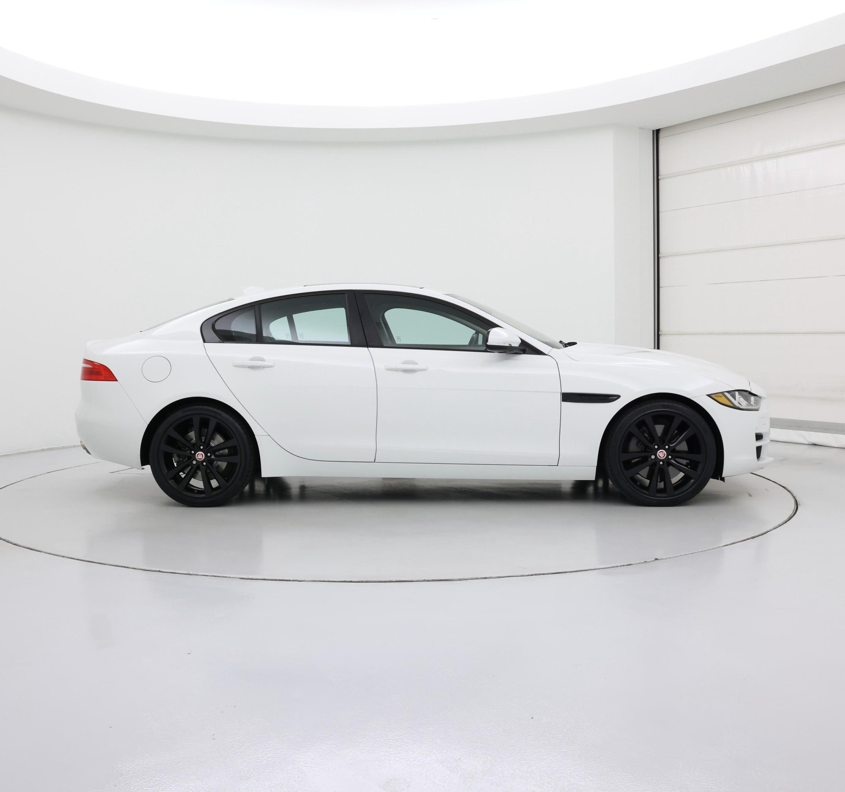 Thumbnail: 2017 Jaguar XE - 7