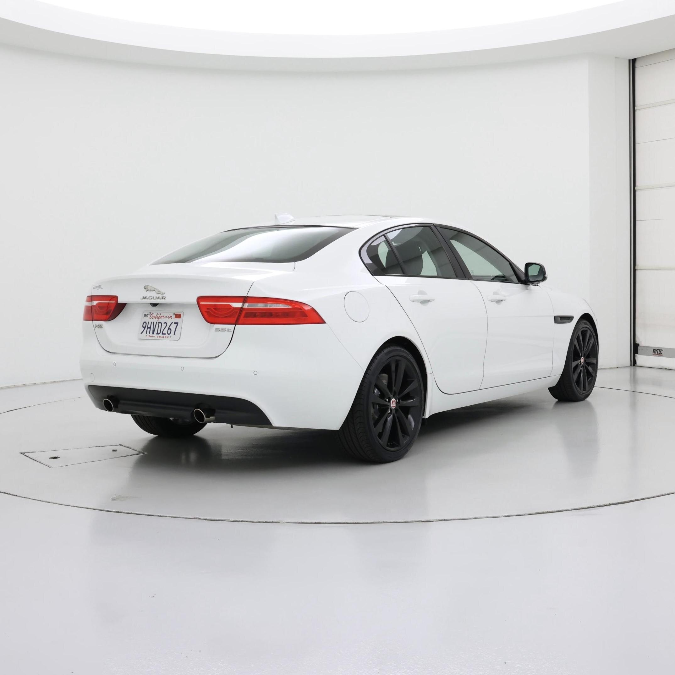 Thumbnail: 2017 Jaguar XE - 8