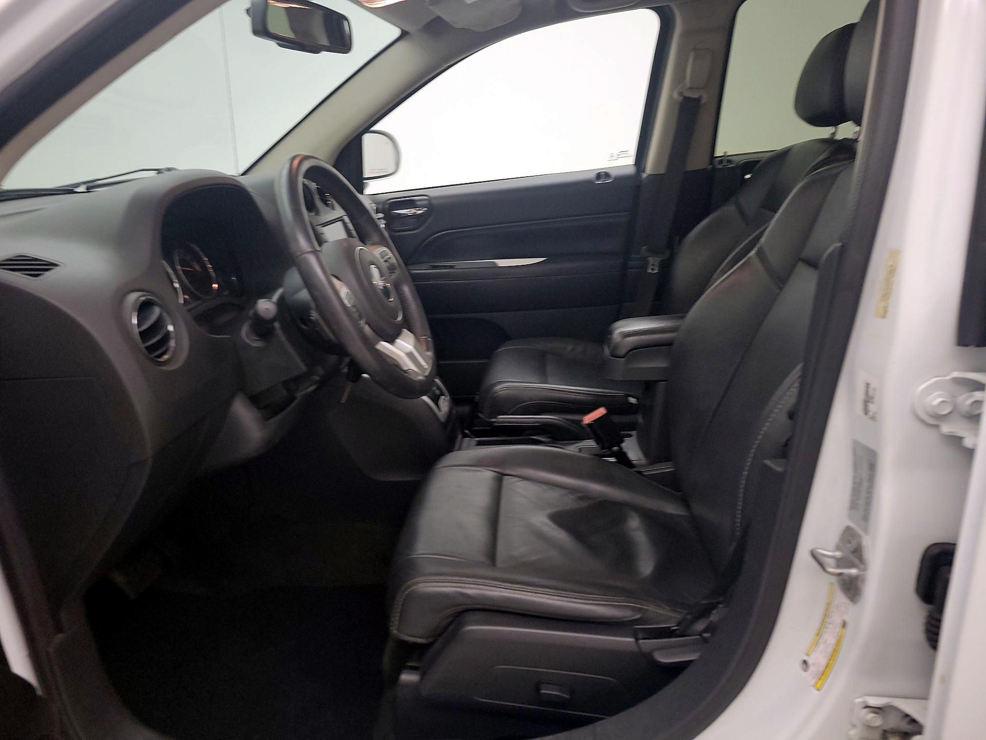 Thumbnail: 2016 Jeep Compass - 11