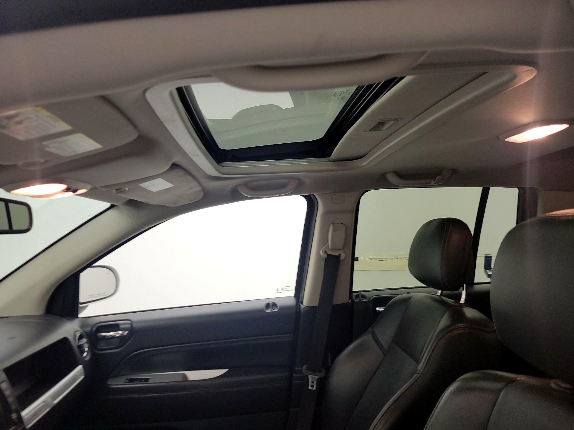 Thumbnail: 2016 Jeep Compass - 18