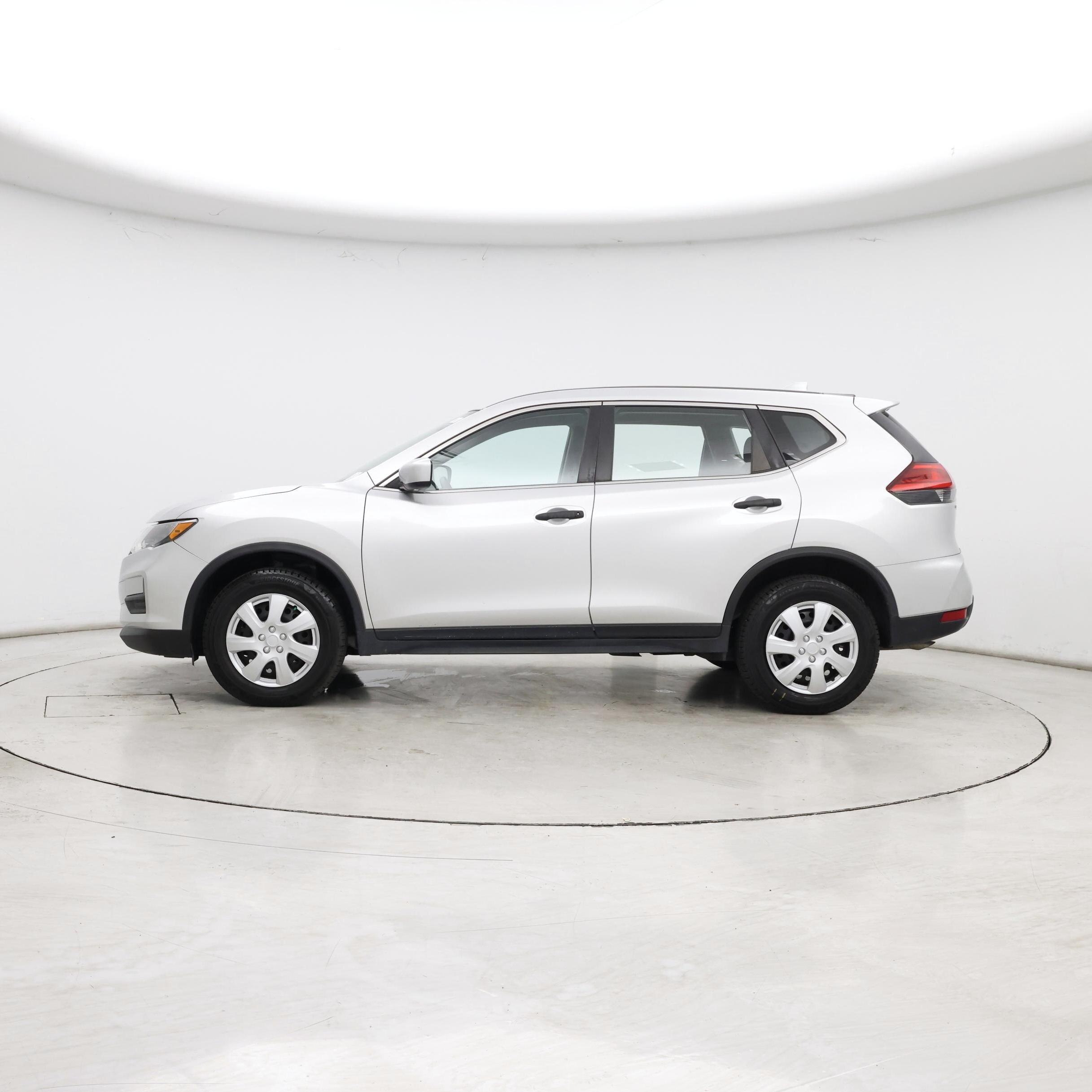 Thumbnail: 2017 Nissan Rogue - 3