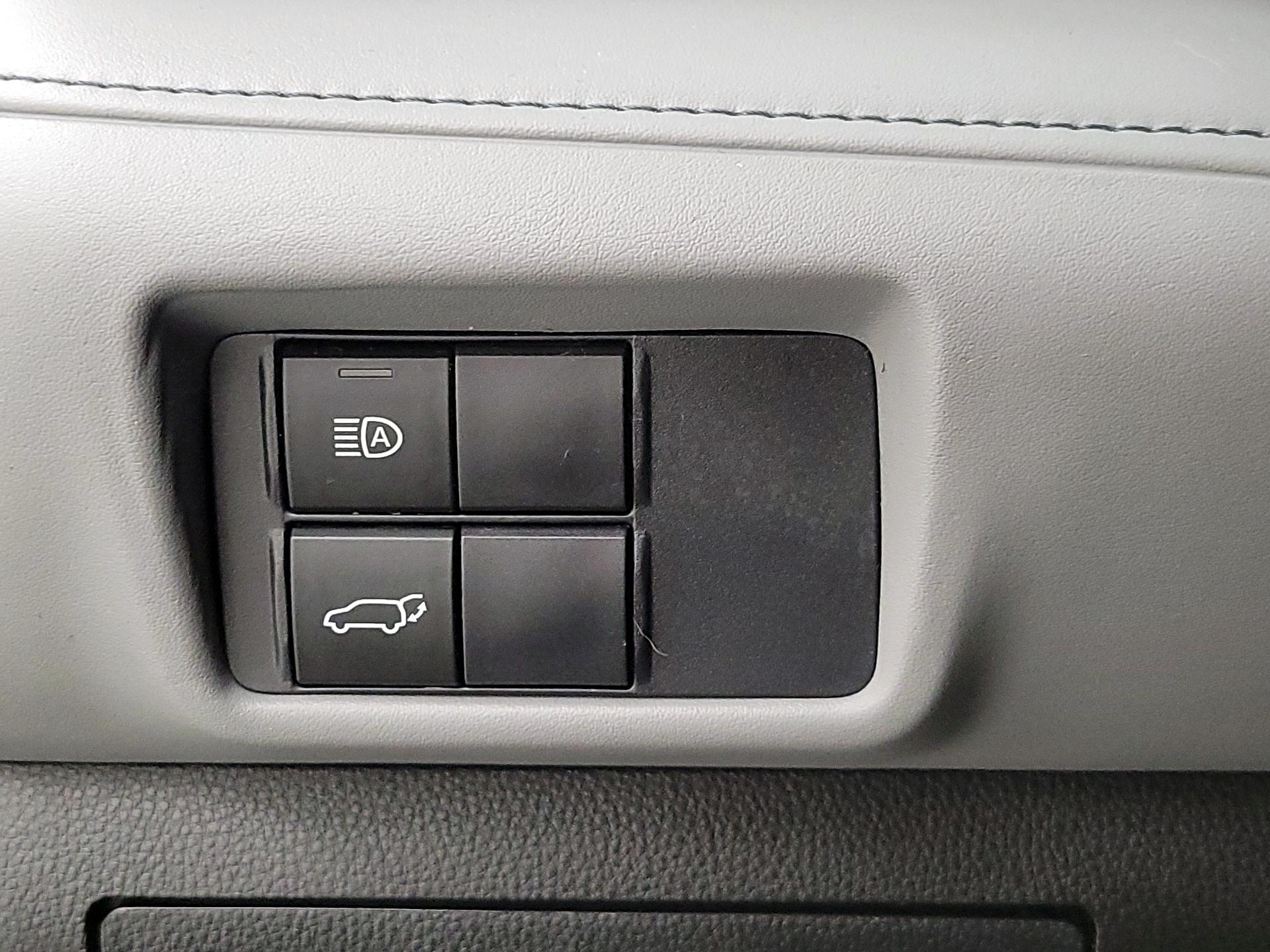 Thumbnail: 2020 Toyota Highlander - 13