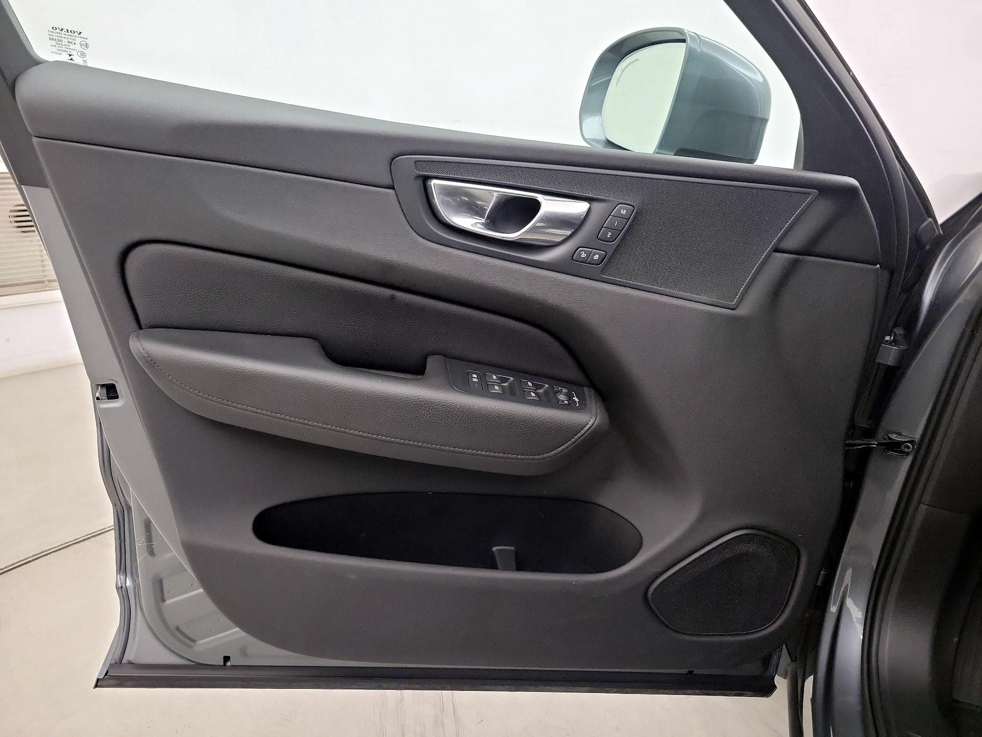 Thumbnail: 2019 Volvo XC60 - 12