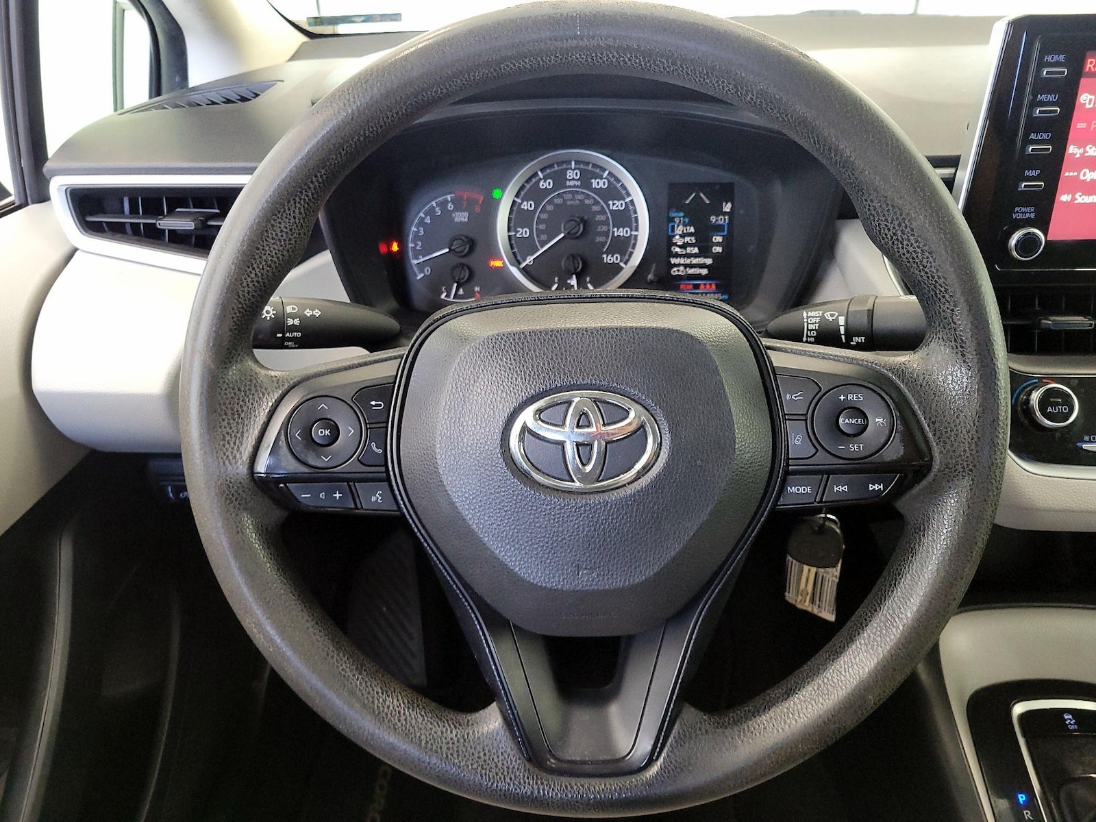 2020 Toyota Corolla LE - Photo 11