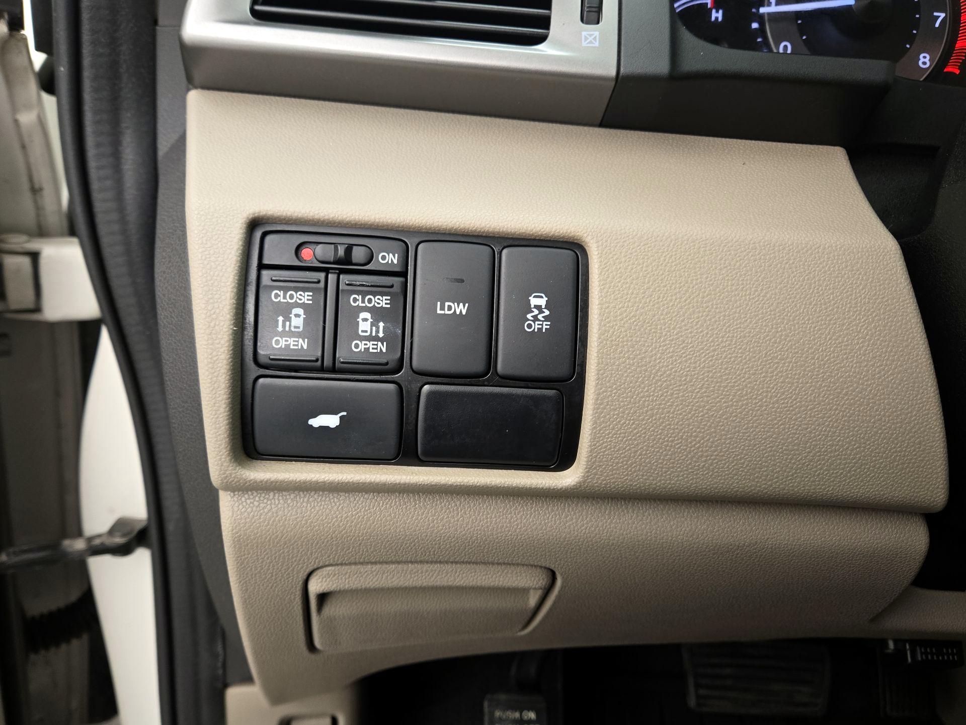 Thumbnail: 2016 Honda Odyssey - 13