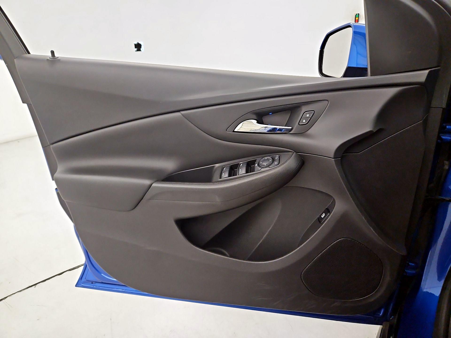 Thumbnail: 2016 Chevrolet Volt - 12