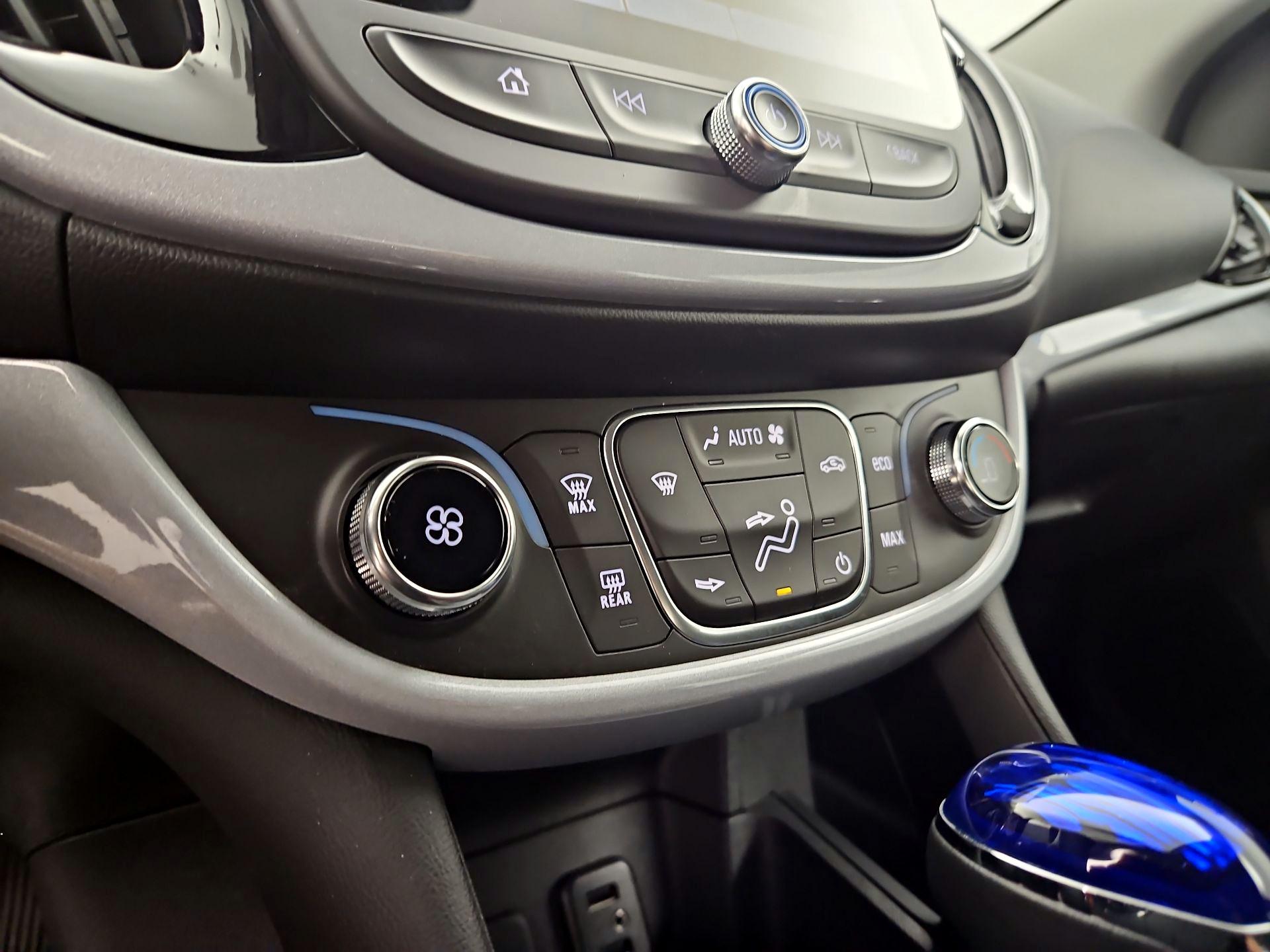 Thumbnail: 2016 Chevrolet Volt - 16