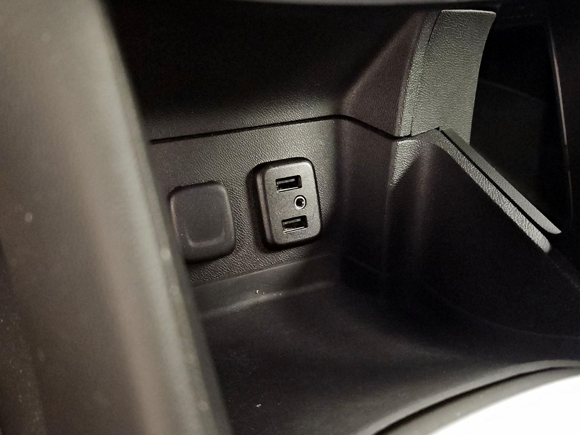 Thumbnail: 2016 Chevrolet Volt - 18