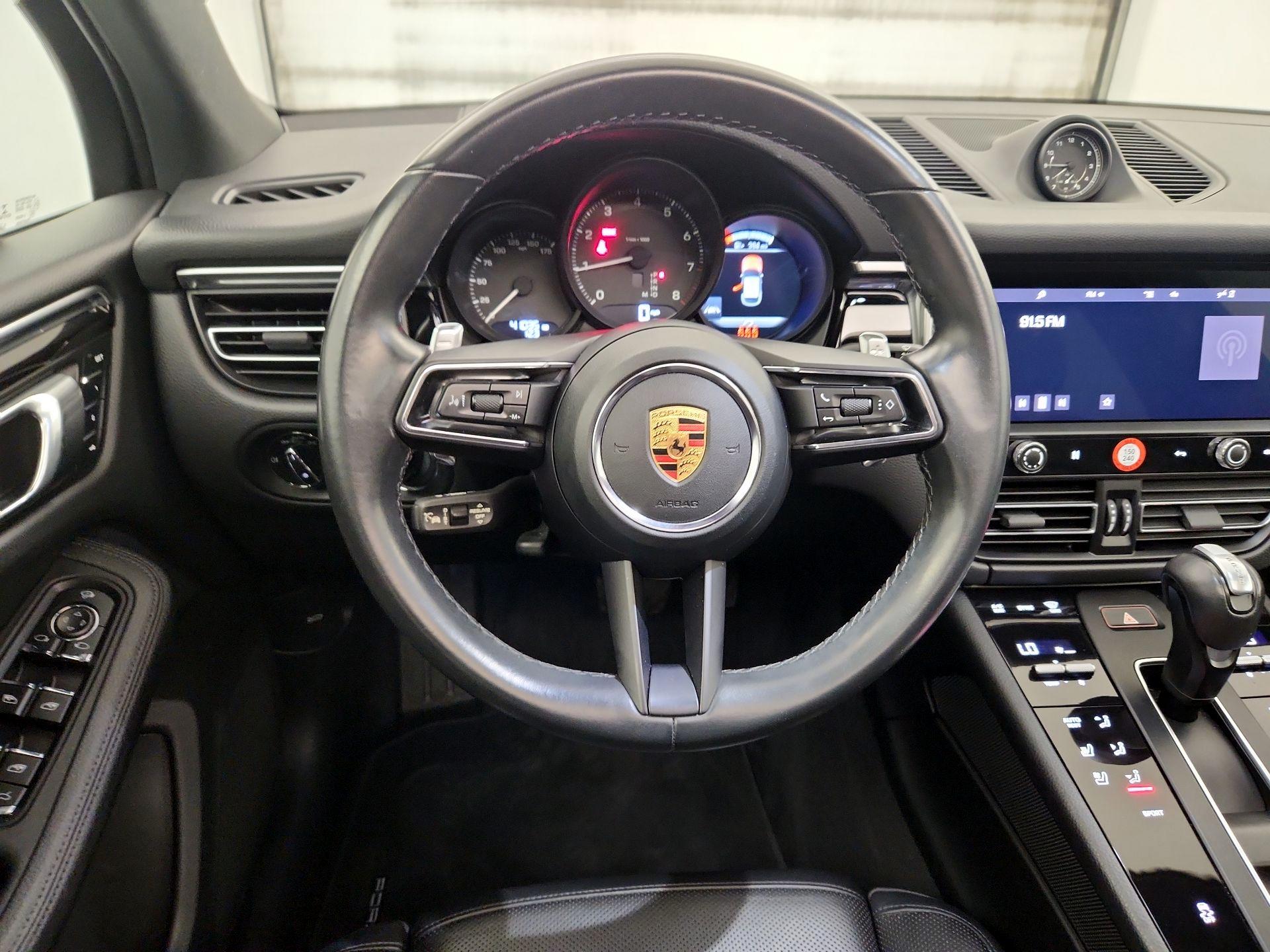 Thumbnail: 2023 Porsche Macan - 10