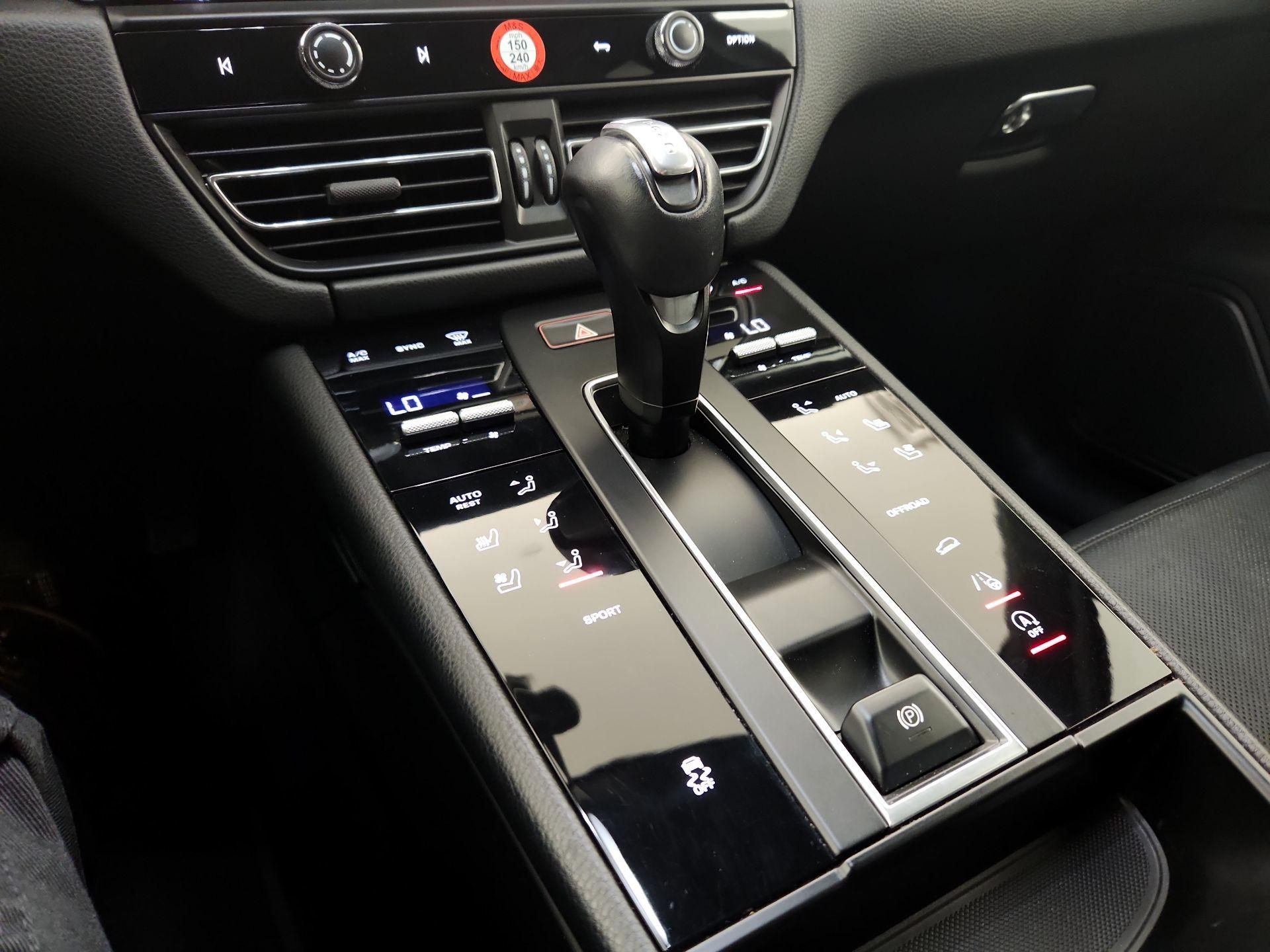 Thumbnail: 2023 Porsche Macan - 17