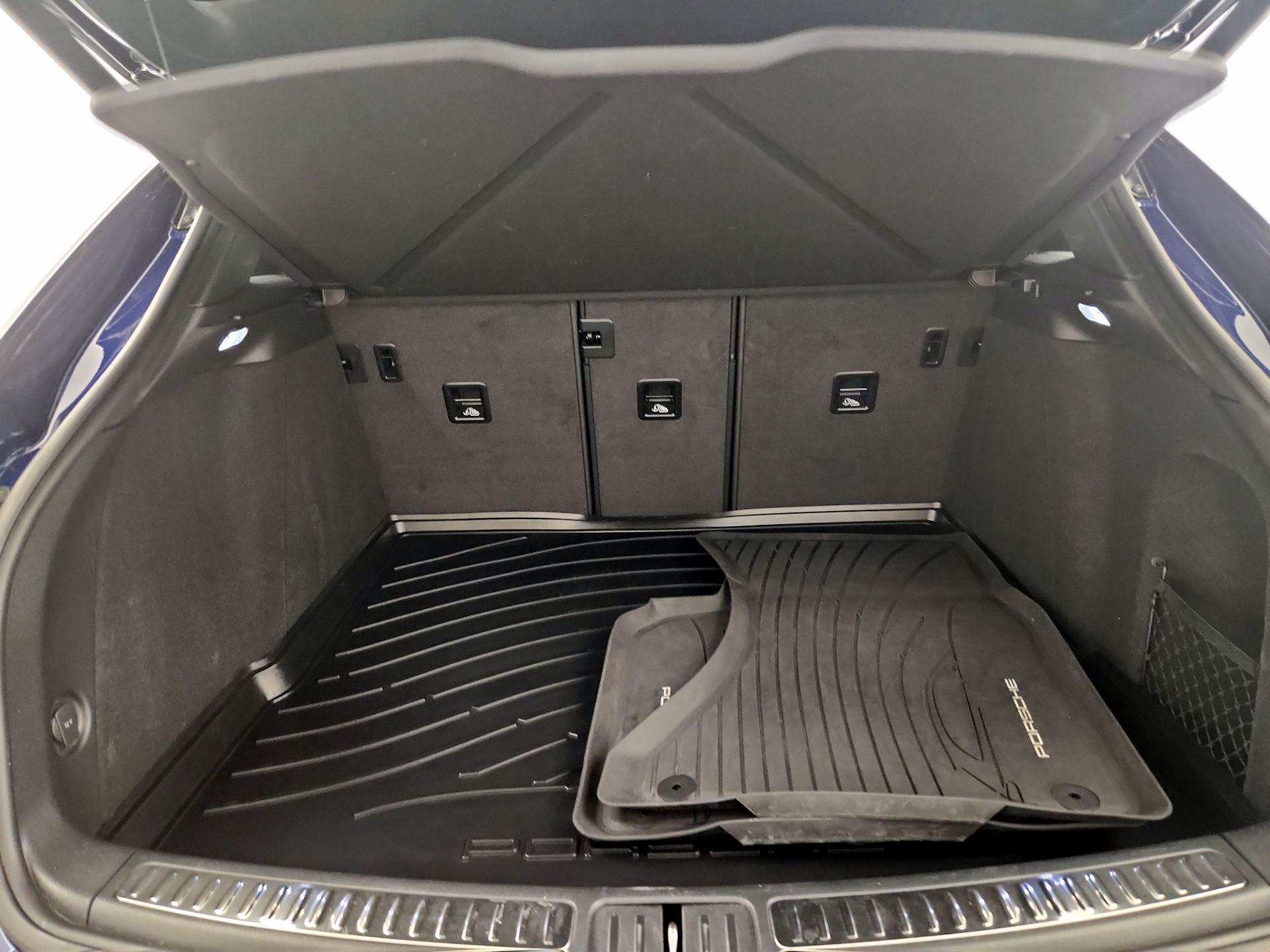 Thumbnail: 2023 Porsche Macan - 20