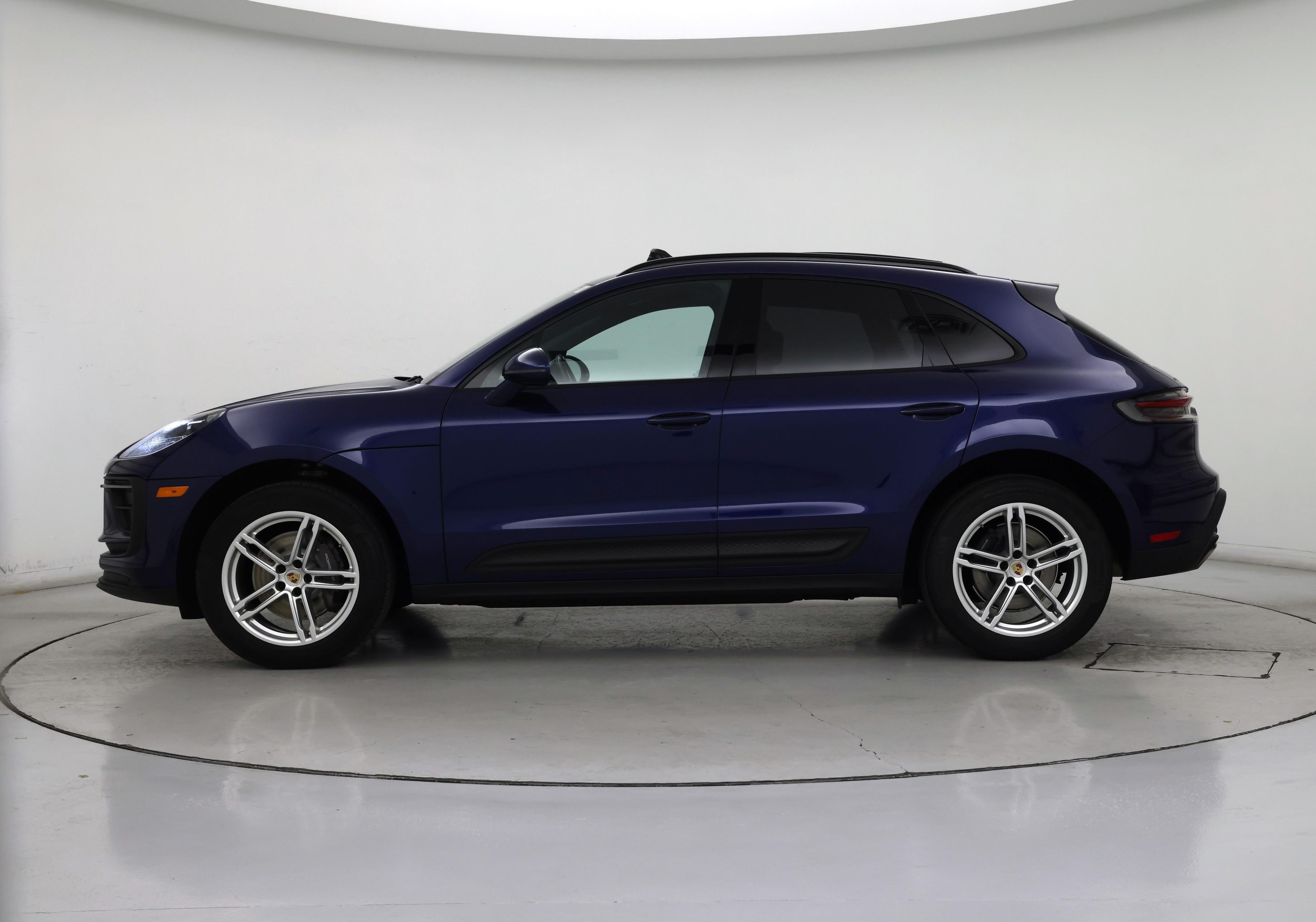 Thumbnail: 2023 Porsche Macan - 3