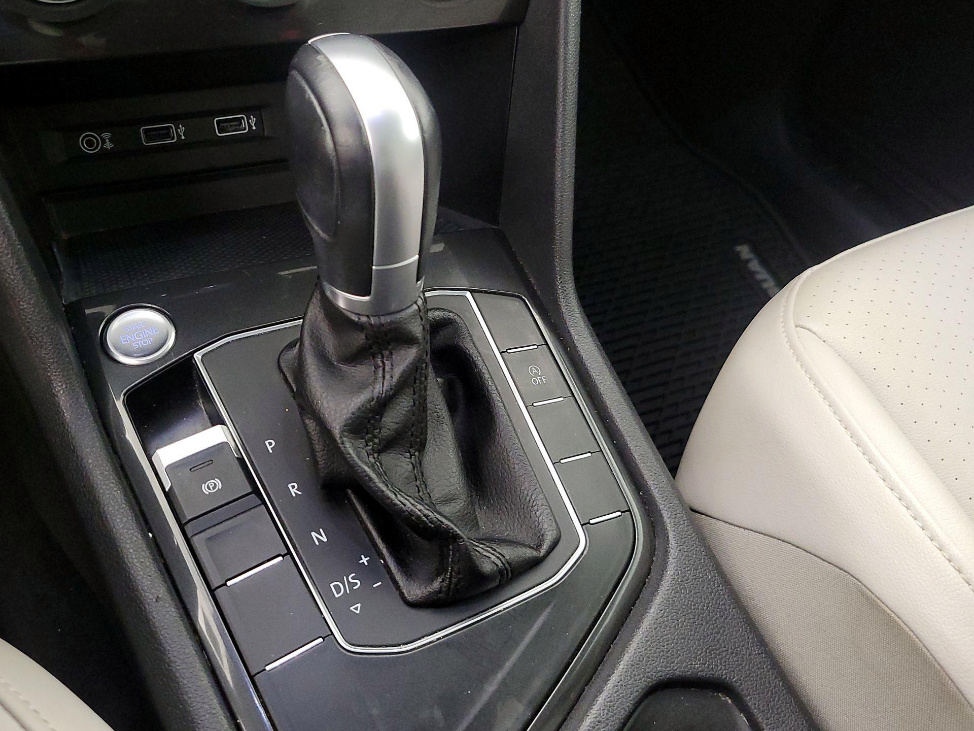 Thumbnail: 2018 Volkswagen Tiguan - 17