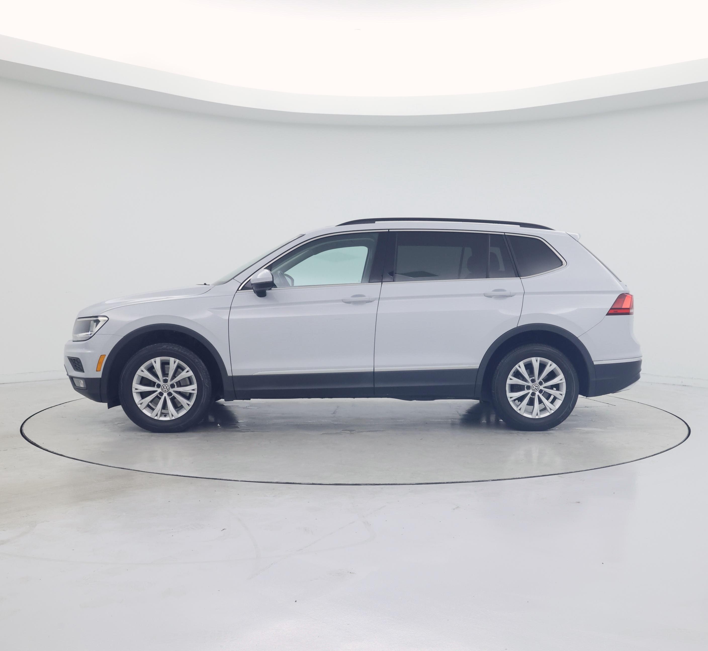 Thumbnail: 2018 Volkswagen Tiguan - 3