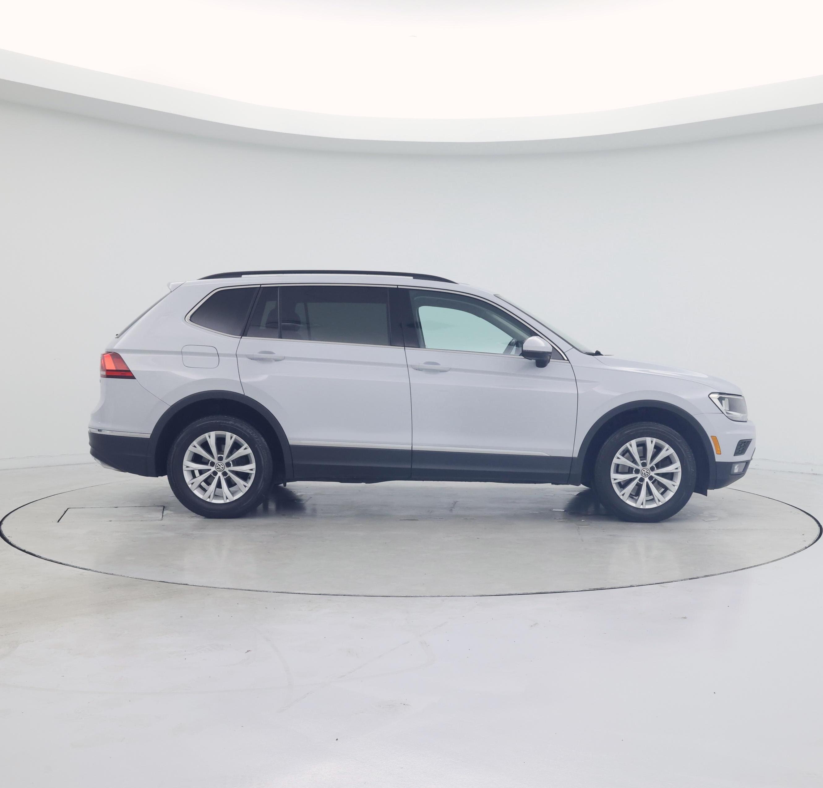 Thumbnail: 2018 Volkswagen Tiguan - 7