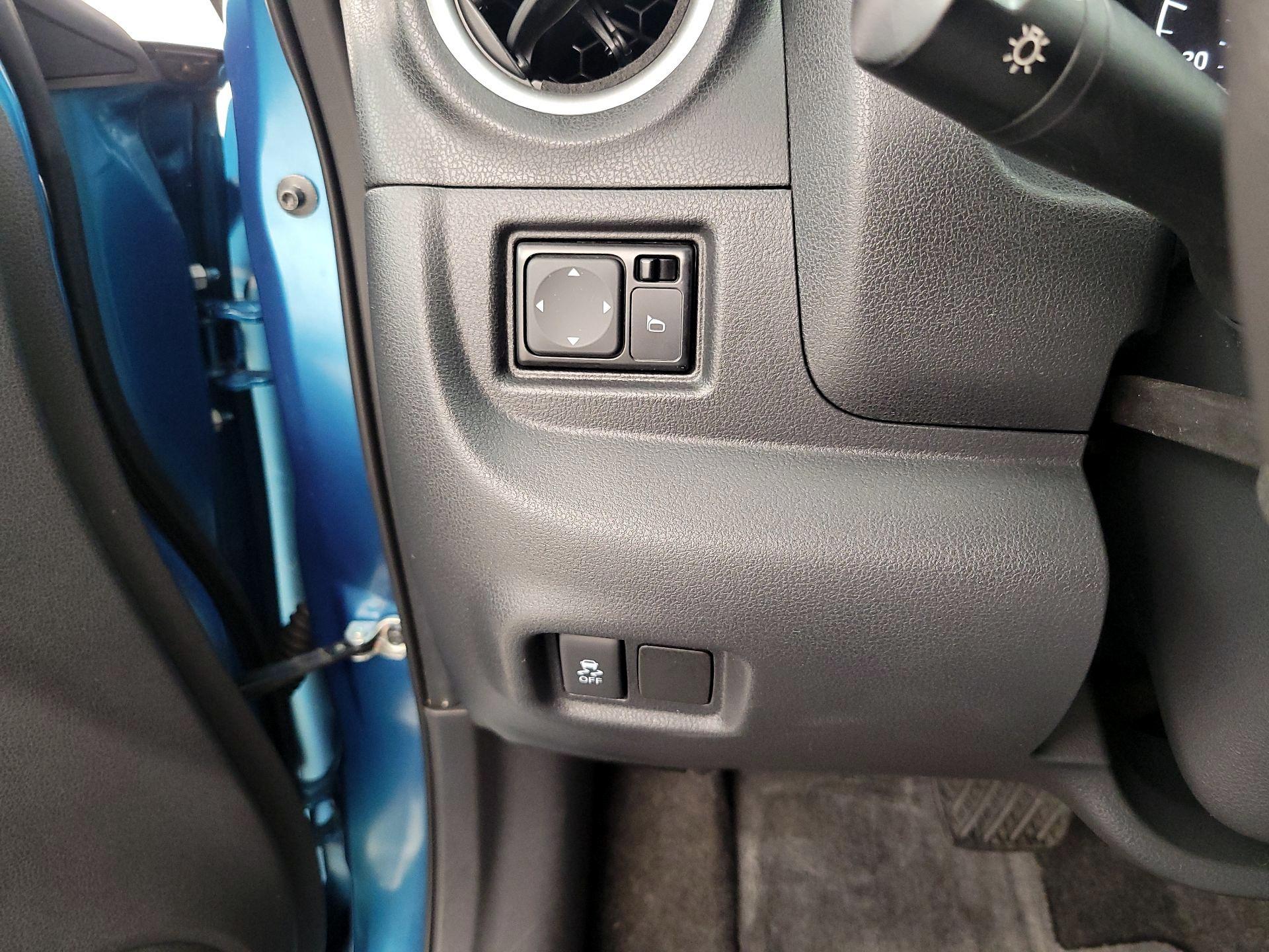 Thumbnail: 2015 Nissan Versa Note - 13